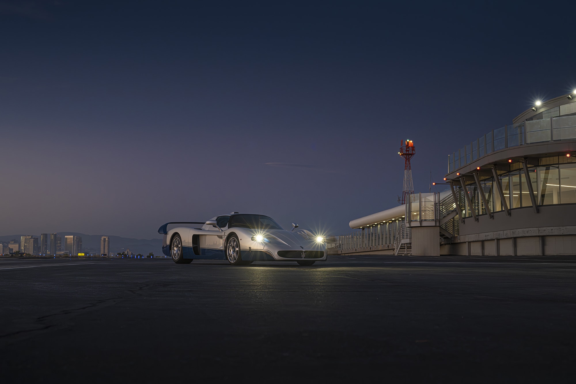 Maserati MC12 Stradale от 2005 г. бе продаден за над 5 милиона долара