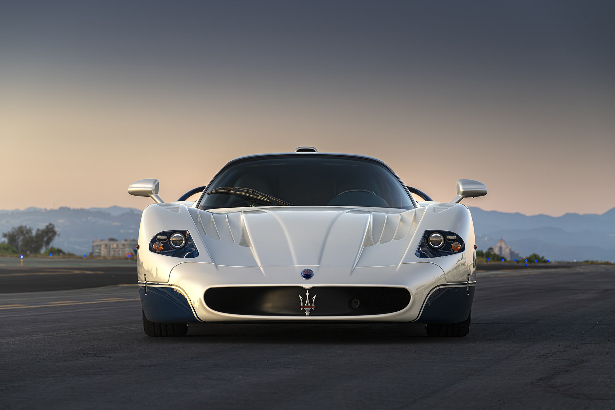 Maserati MC12 Stradale от 2005 г. бе продаден за над 5 милиона долара