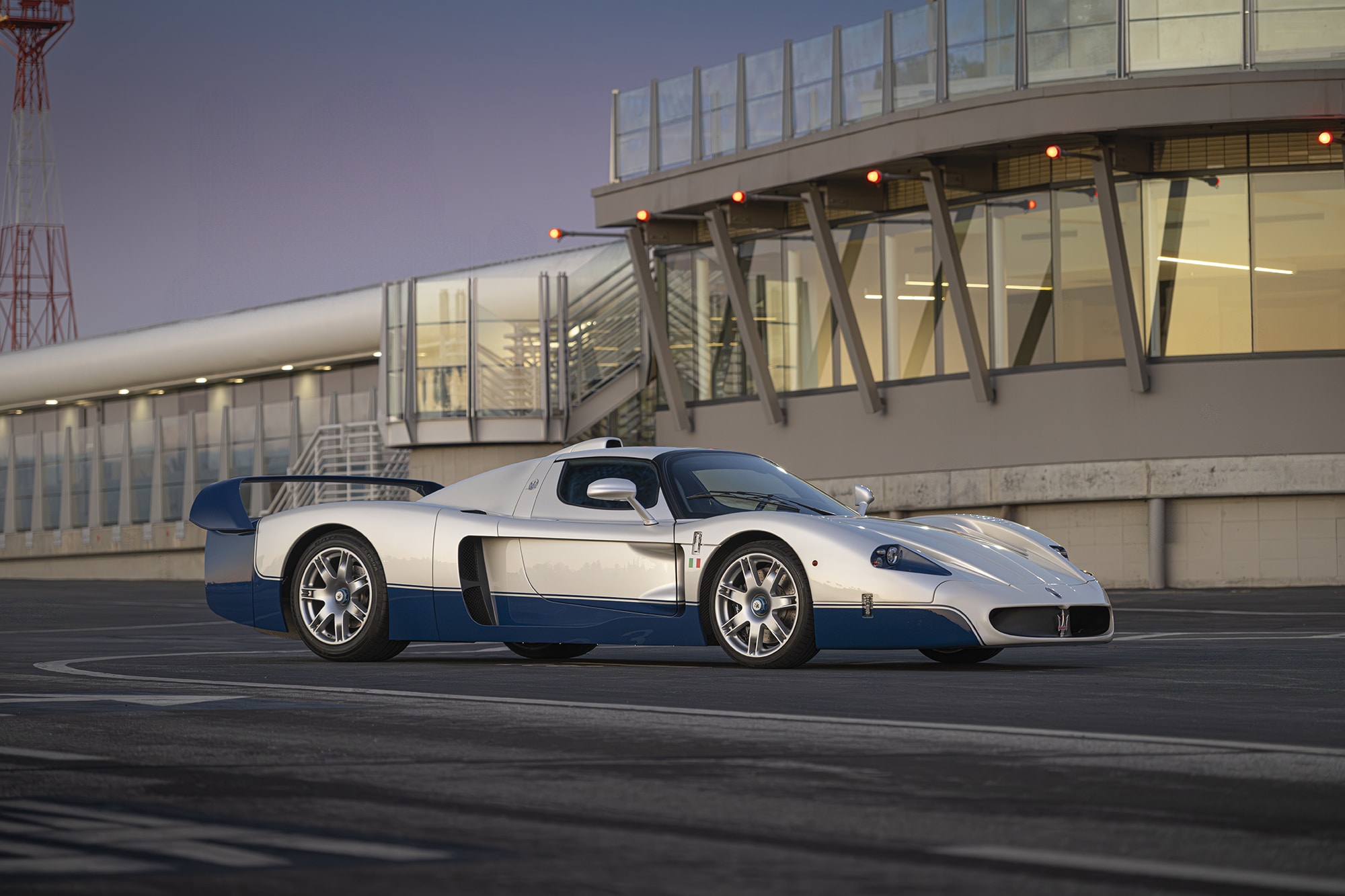 Maserati MC12 Stradale от 2005 г. бе продаден за над 5 милиона долара