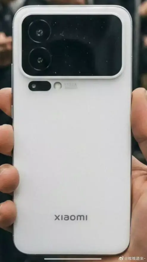 Xiaomi 16 Pro Max ще има екран на гърба за управление на камерата