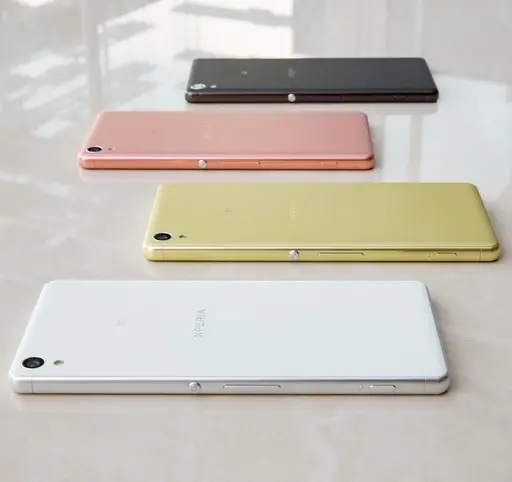 Много хора знаят за флагманите на Sony, но компанията произвежда и смартфони от среден клас. Какво не е наред с тях?