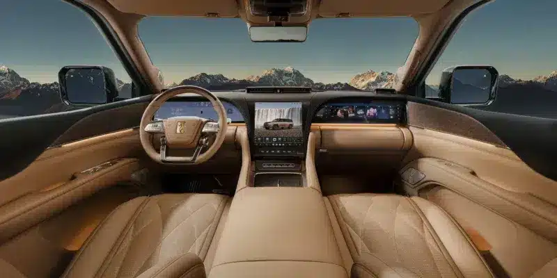 Флагманският SUV BYD YangWang U8L за 9 800 долара предлага 1180 к.с. и ускорение от 0 до 100 км/ч за 3,5 секунди