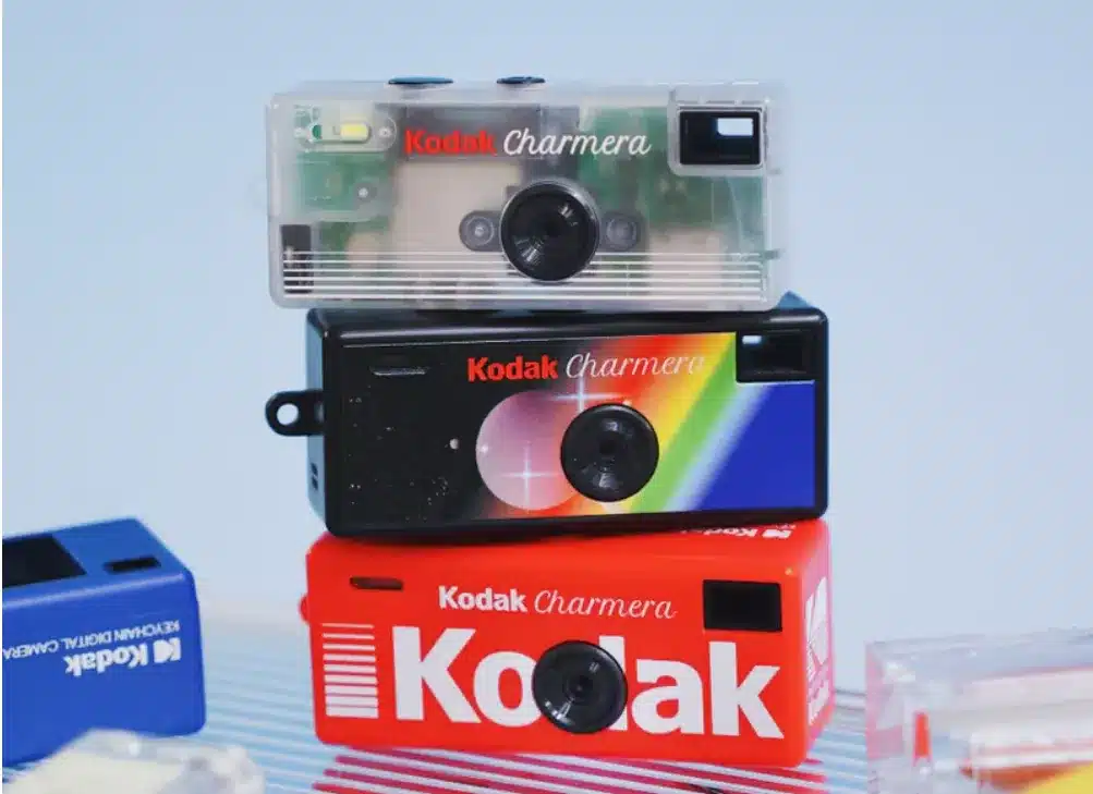 Цифровият ретро фотоапарат Charmera на Kodak е хит в продажбите, благодарение на хитър трик