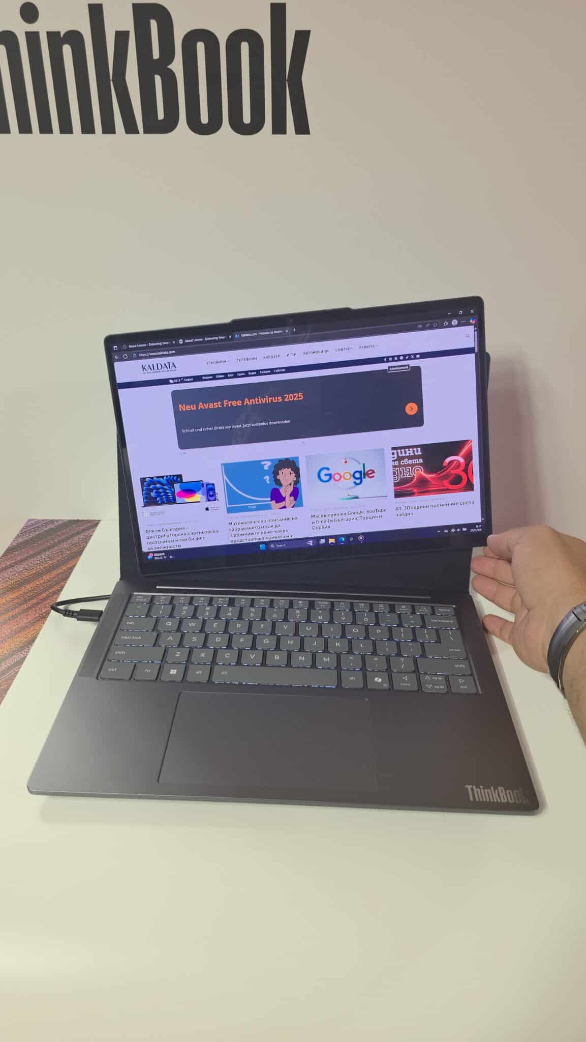 Lenovo показа концепт на ноутбука ThinkBook VertiFlex с въртящ се дисплей