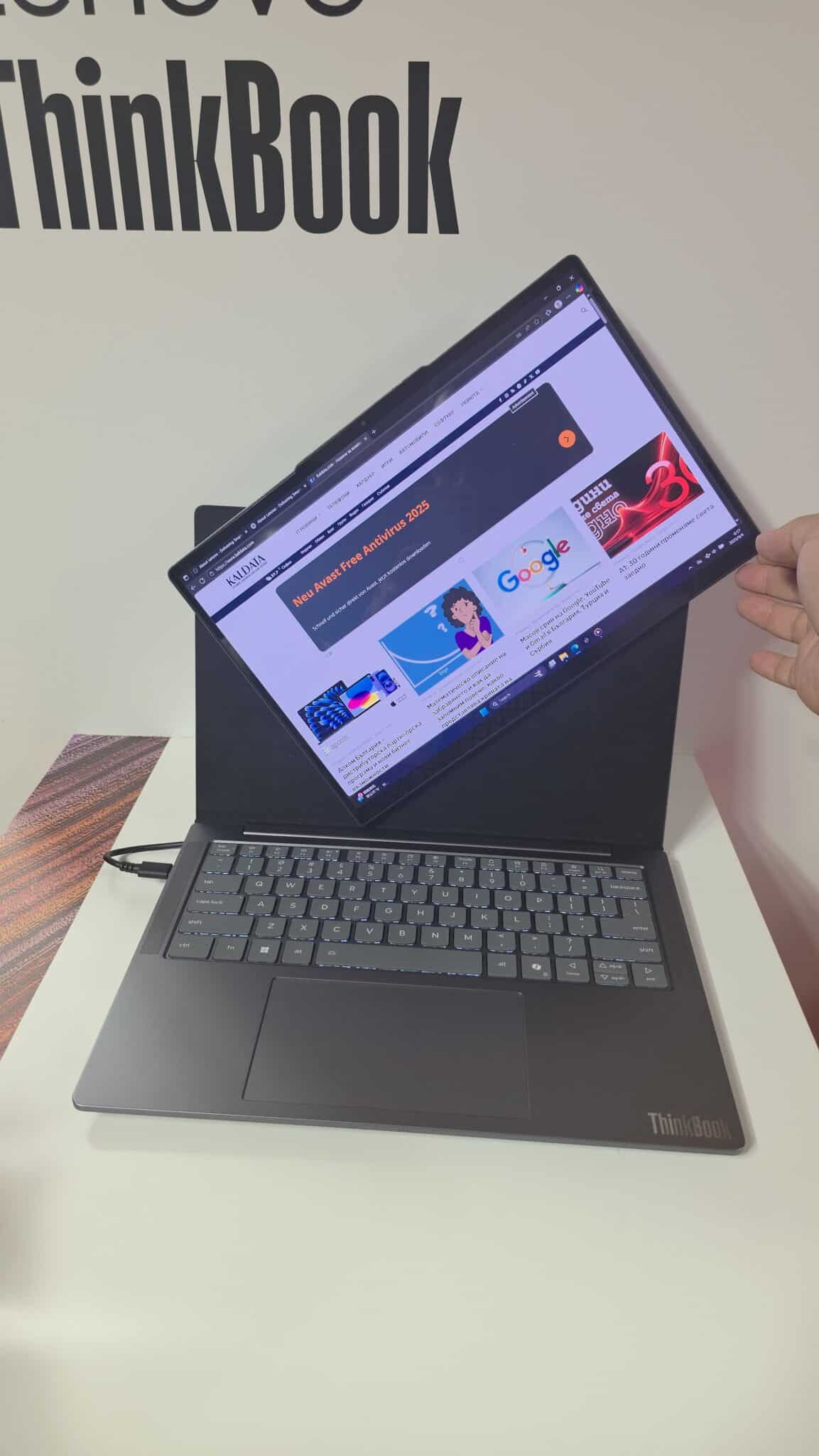 Lenovo показа концепт на ноутбука ThinkBook VertiFlex с въртящ се дисплей