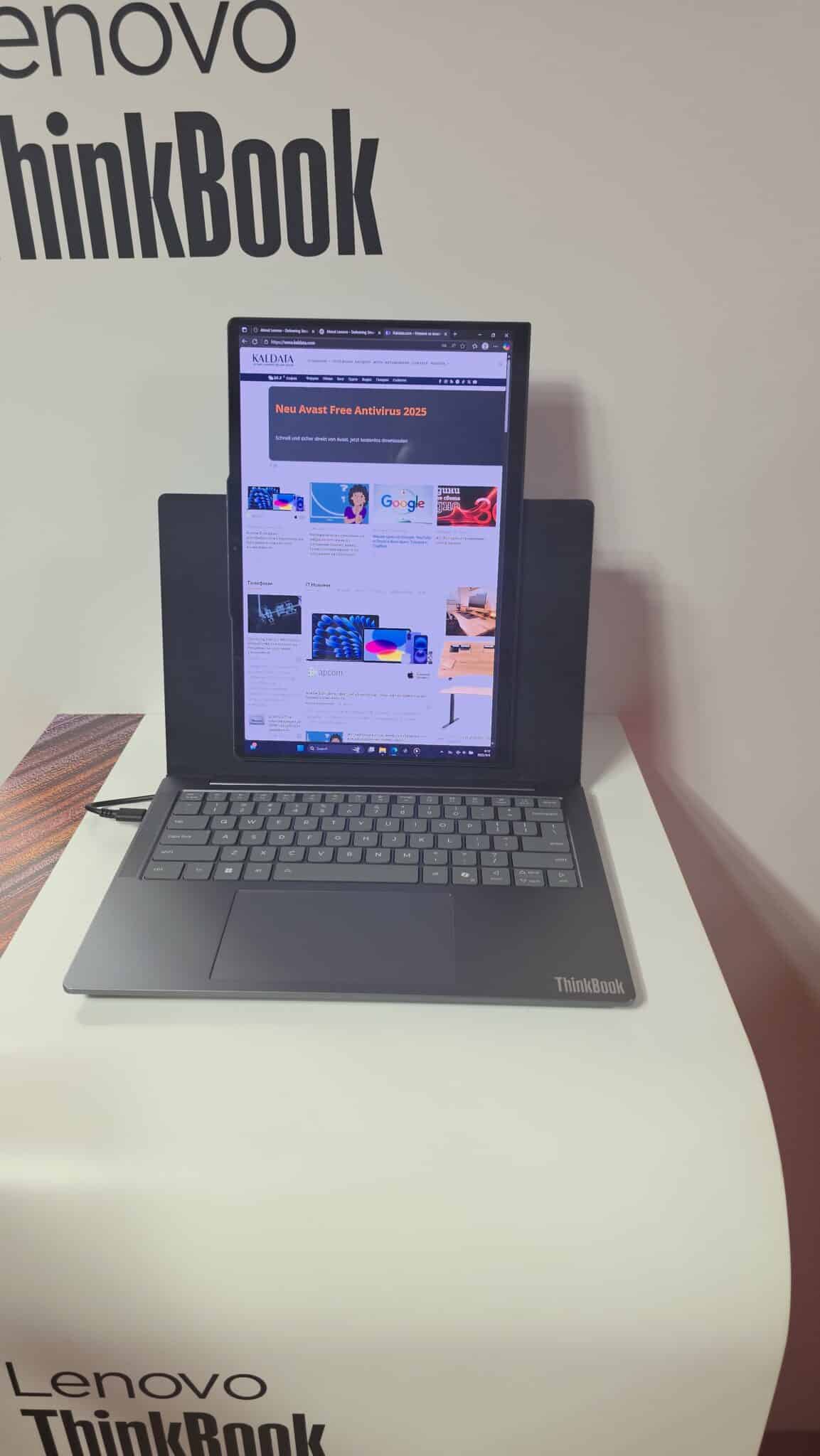 Lenovo показа концепт на ноутбука ThinkBook VertiFlex с въртящ се дисплей