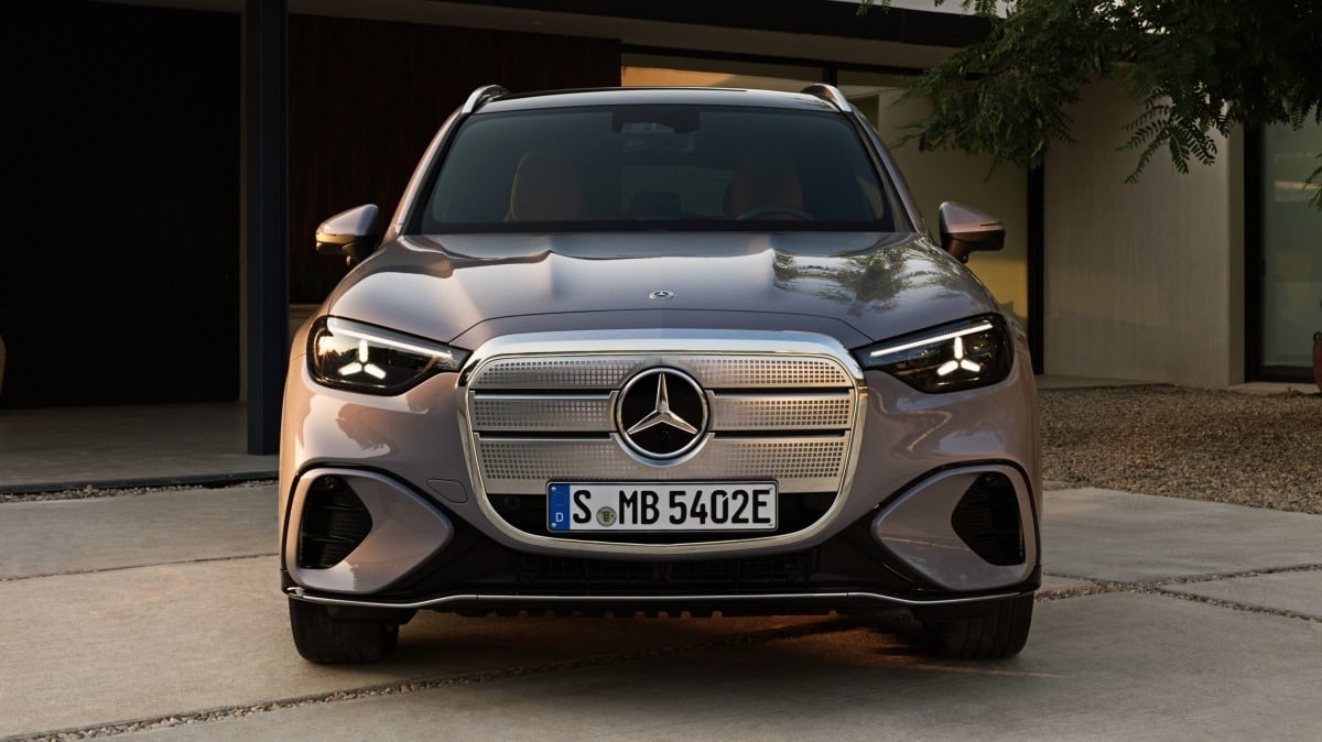 Mercedes-Benz представи изцяло електрическия GLC с гигантски 39-инчов дисплей