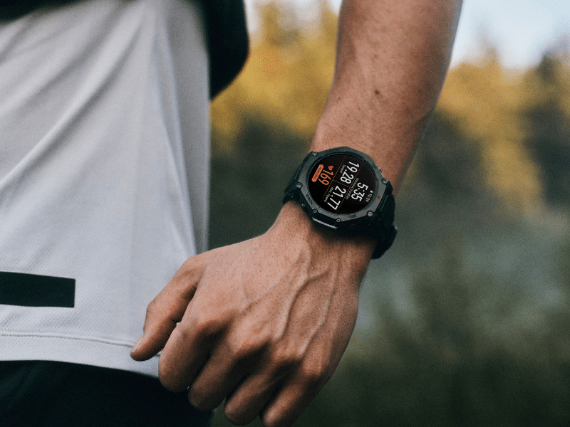 Amazfit представи смарт часовника T-Rex 3 Pro с титанов корпус и до 26 дни живот на батерията за 400 евро
