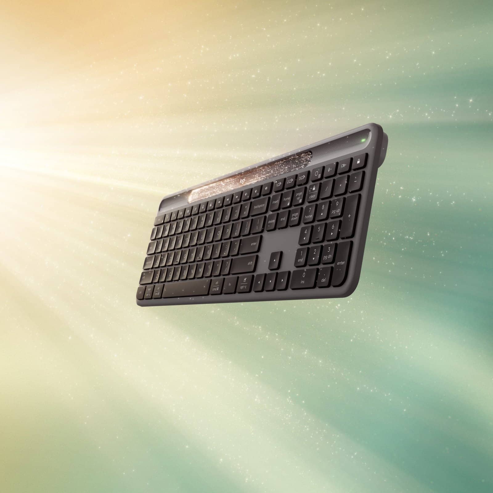 Новата клавиатура Logitech Signature Slim Solar+ K980 работи до 4 месеца без зареждане