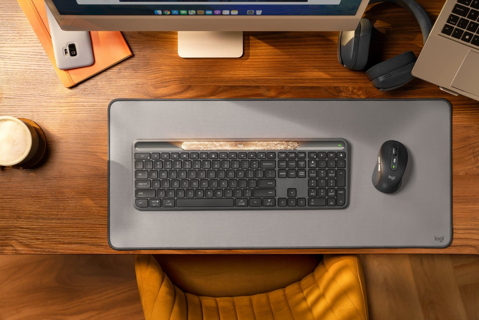 Новата клавиатура Logitech Signature Slim Solar+ K980 работи до 4 месеца без зареждане