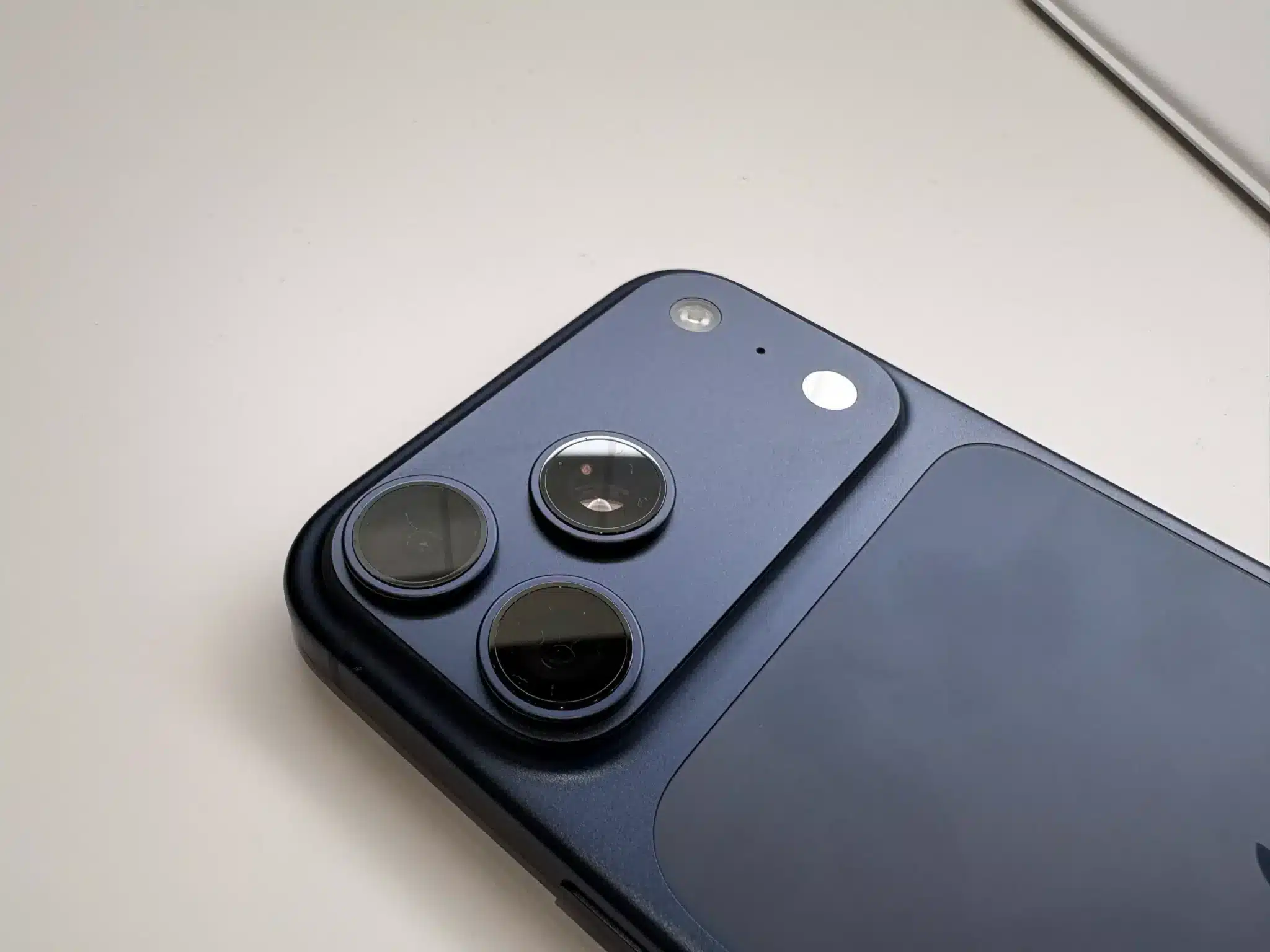 Apple представи iPhone 17 Pro и iPhone 17 Pro Max с нов дизайн, тройни 48MP камери, най-големите батерии и още