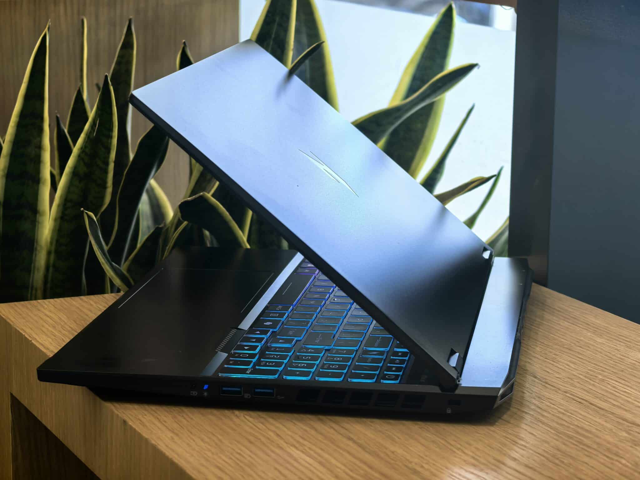 Acer Nitro 16 AI: Лаптопът, който превърна изкуствения интелект в геймърско оръжие