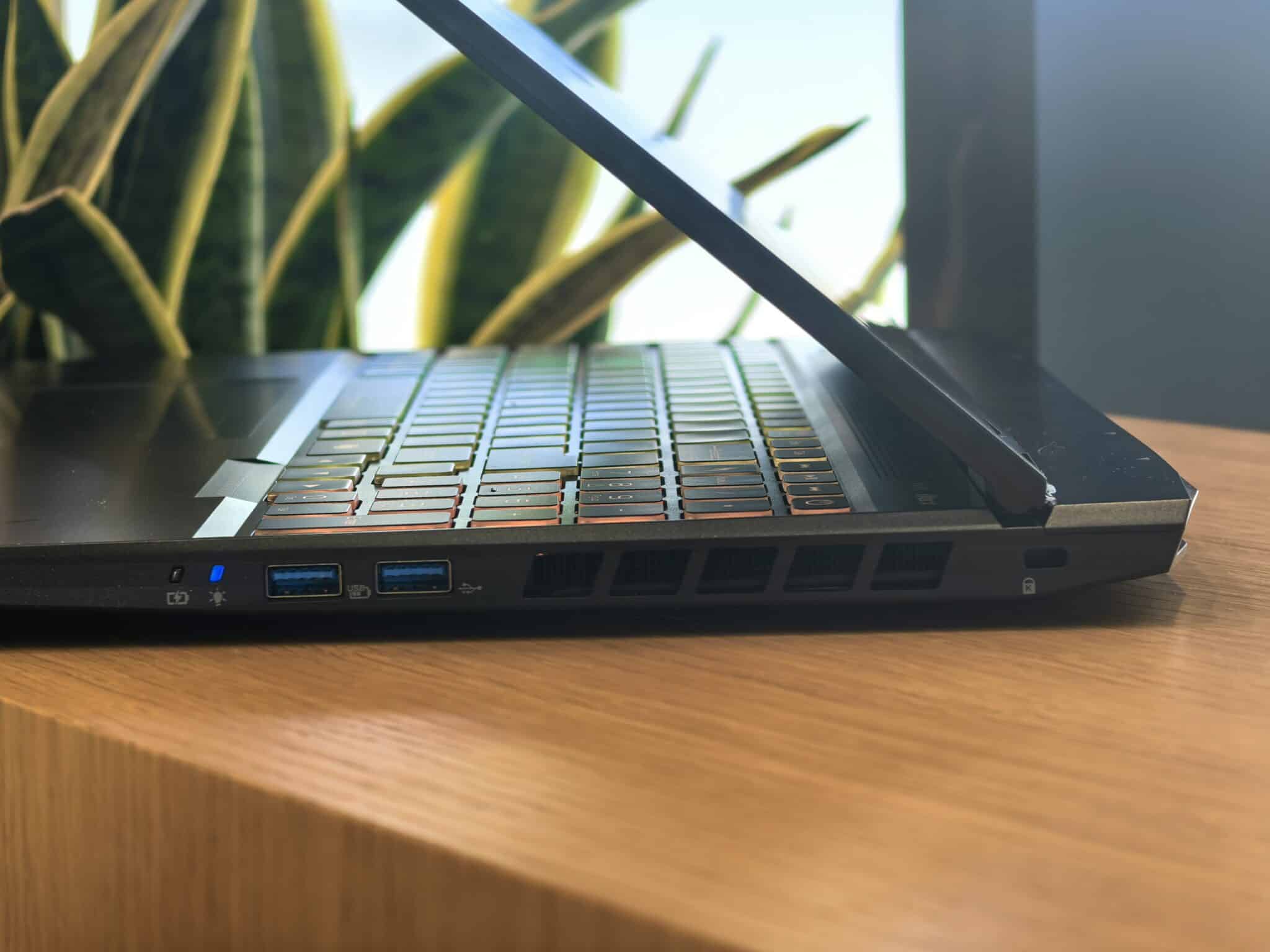 Acer Nitro 16 AI: Лаптопът, който превърна изкуствения интелект в геймърско оръжие