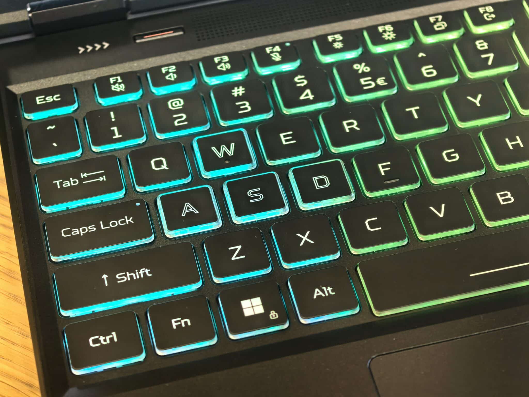 Acer Nitro 16 AI: Лаптопът, който превърна изкуствения интелект в геймърско оръжие
