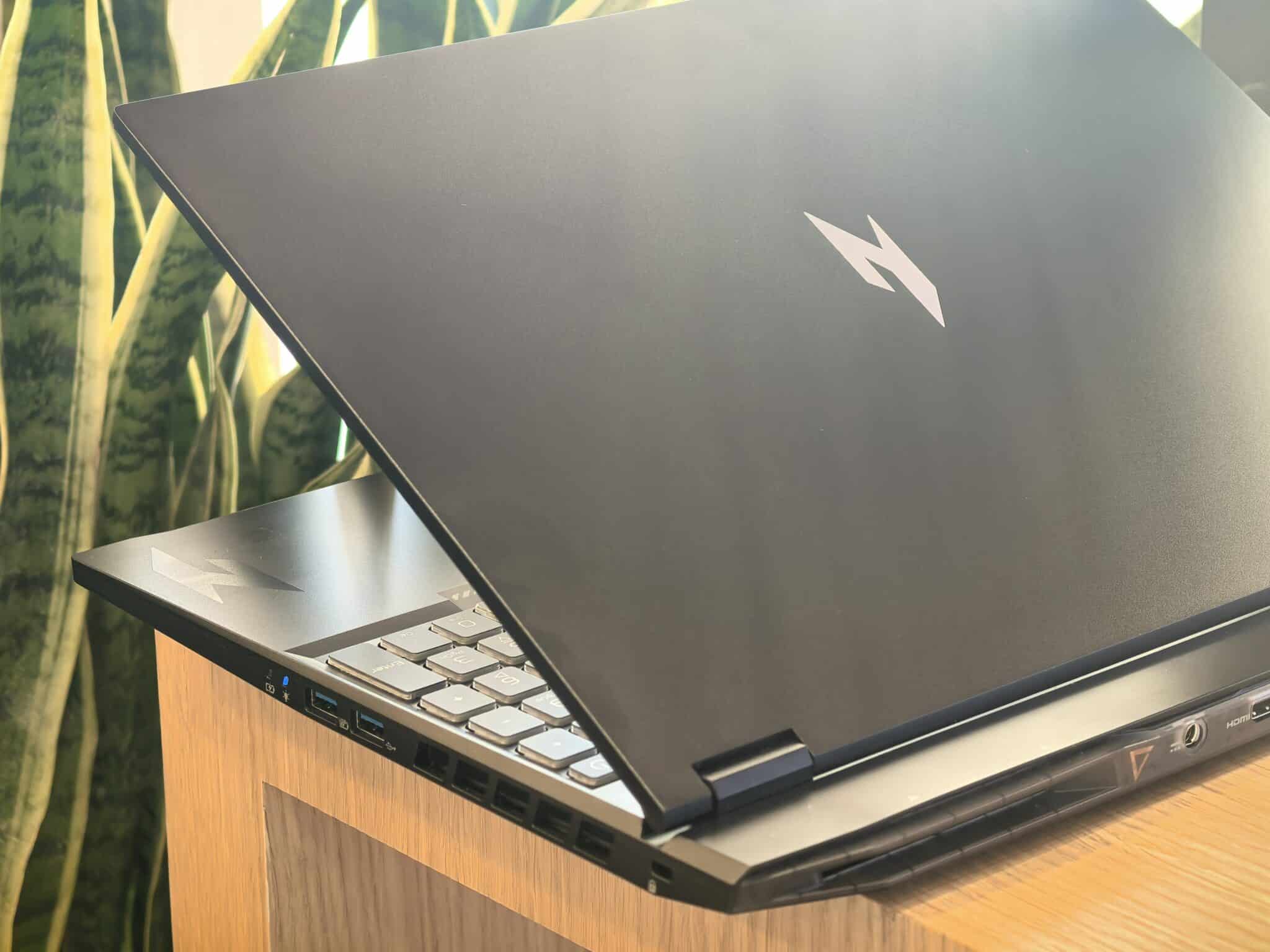 Acer Nitro 16 AI: Лаптопът, който превърна изкуствения интелект в геймърско оръжие
