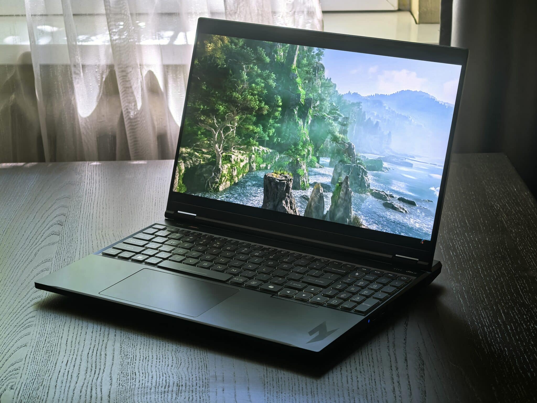 Acer Nitro 16 AI: Лаптопът, който превърна изкуствения интелект в геймърско оръжие