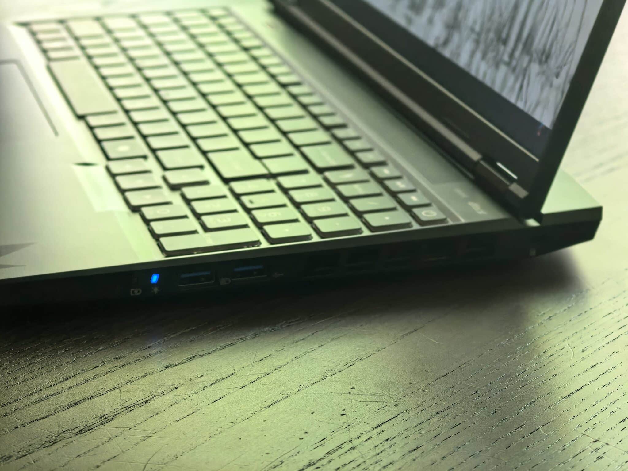 Acer Nitro 16 AI: Лаптопът, който превърна изкуствения интелект в геймърско оръжие