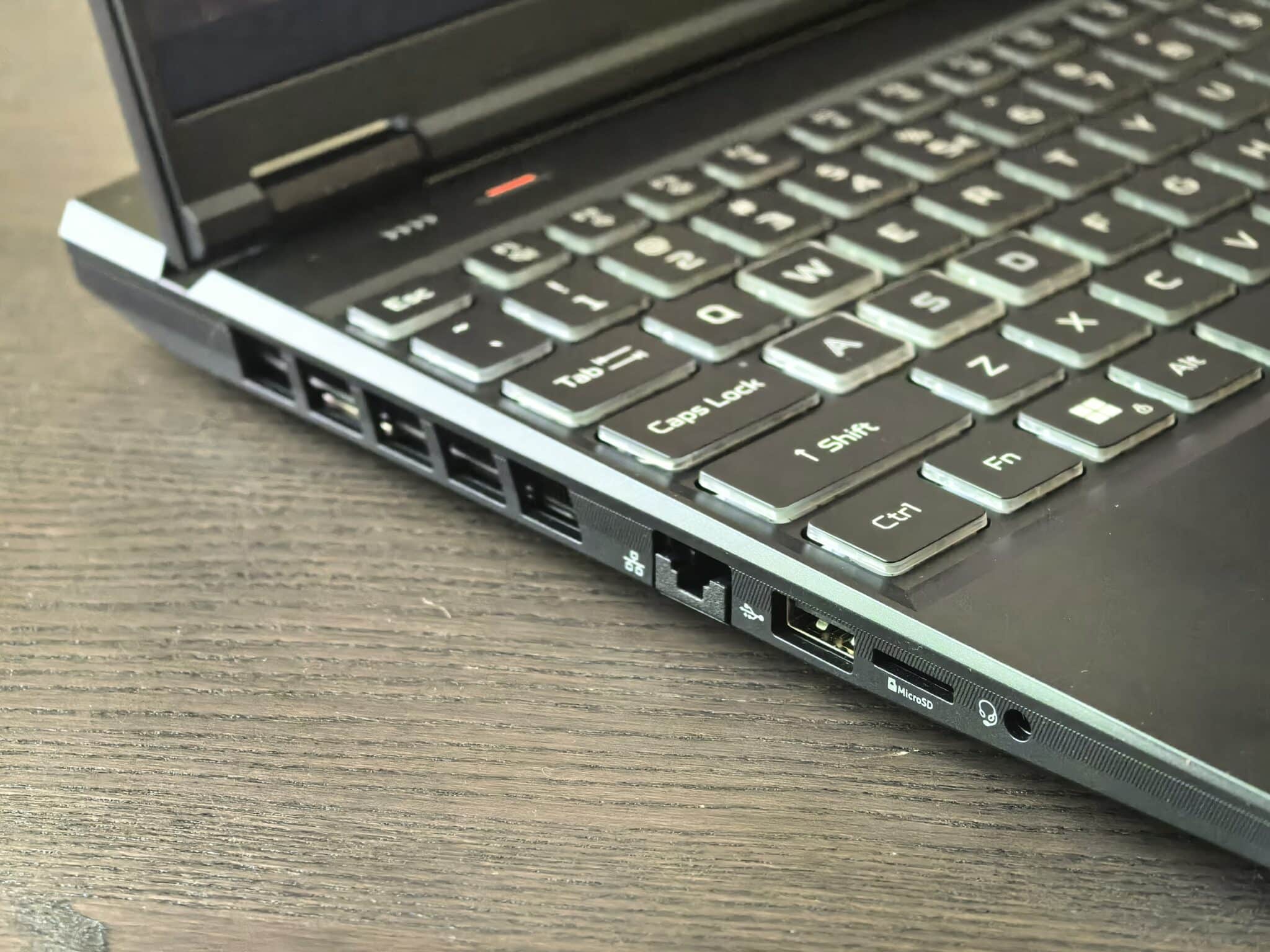 Acer Nitro 16 AI: Лаптопът, който превърна изкуствения интелект в геймърско оръжие