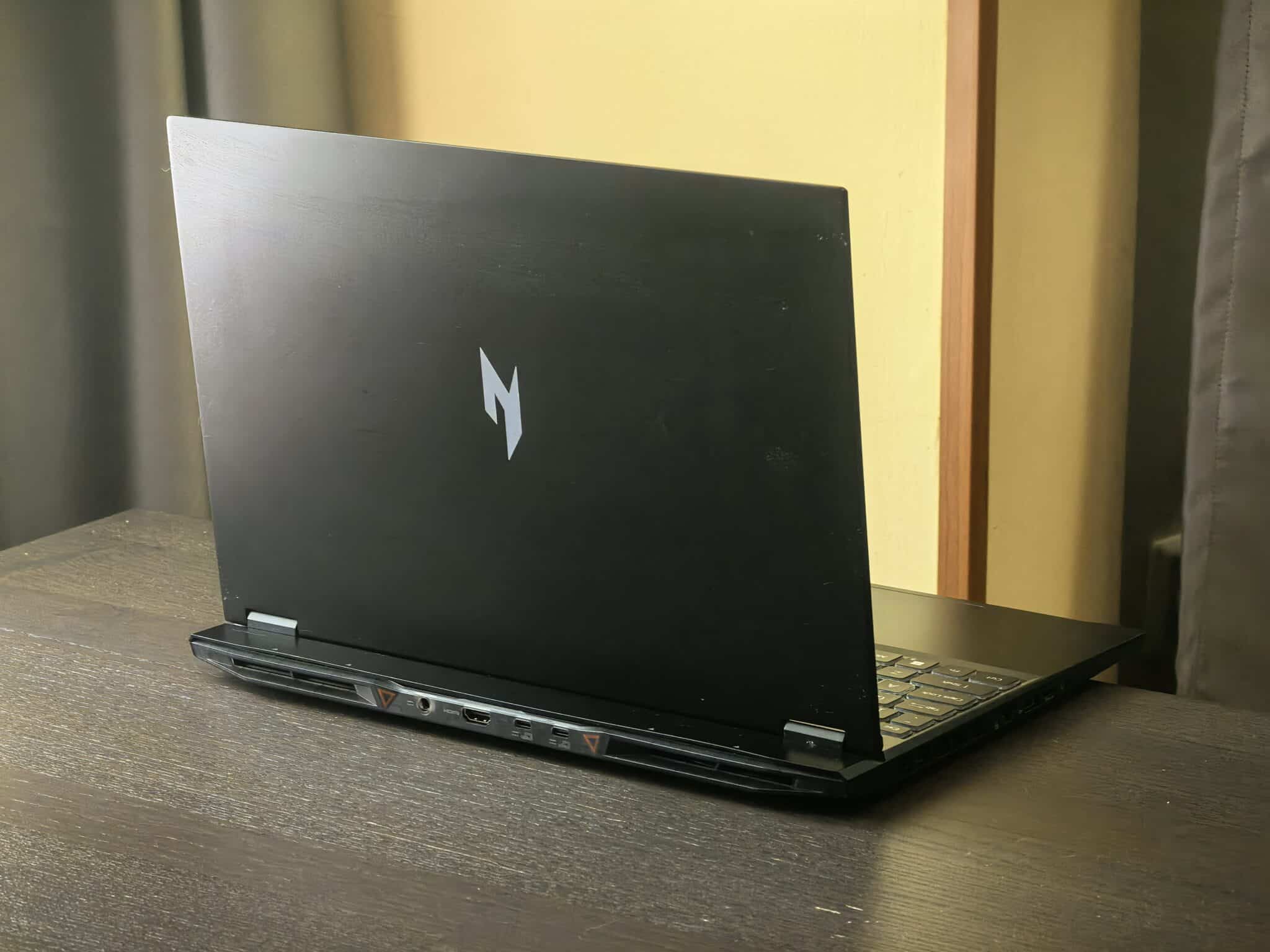 Acer Nitro 16 AI: Лаптопът, който превърна изкуствения интелект в геймърско оръжие