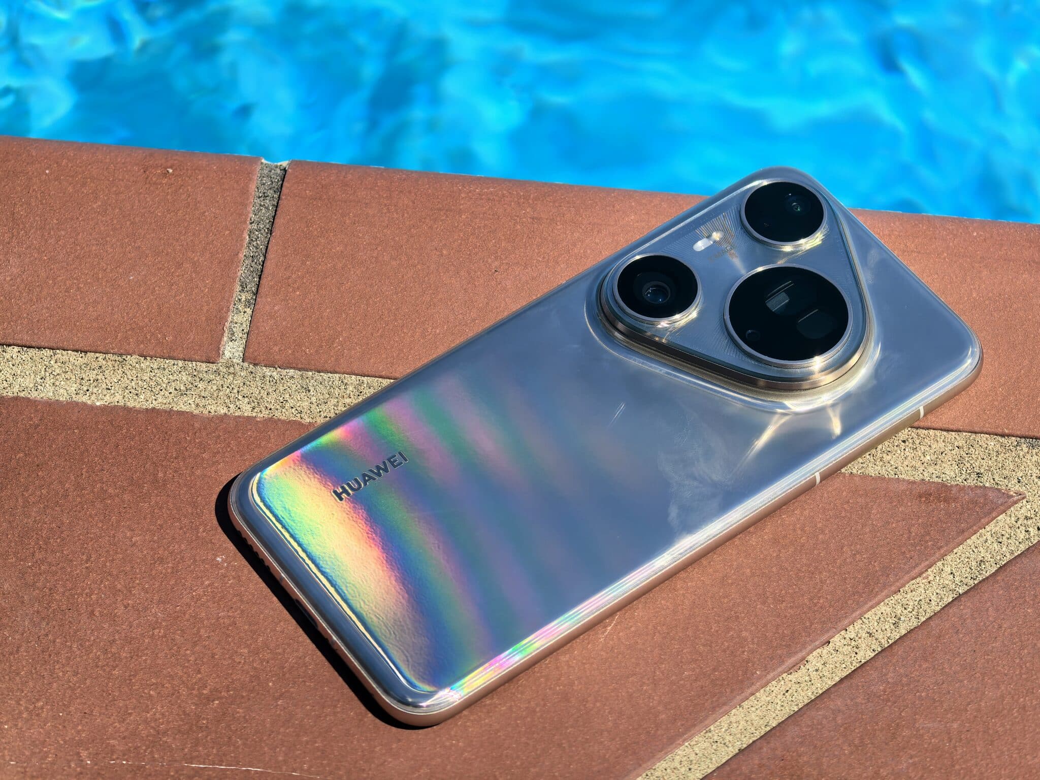 Huawei Pura 80 Ultra блести отвътре и отвън
