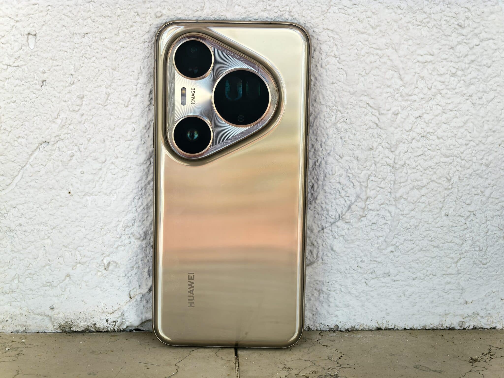 Huawei Pura 80 Ultra блести отвътре и отвън
