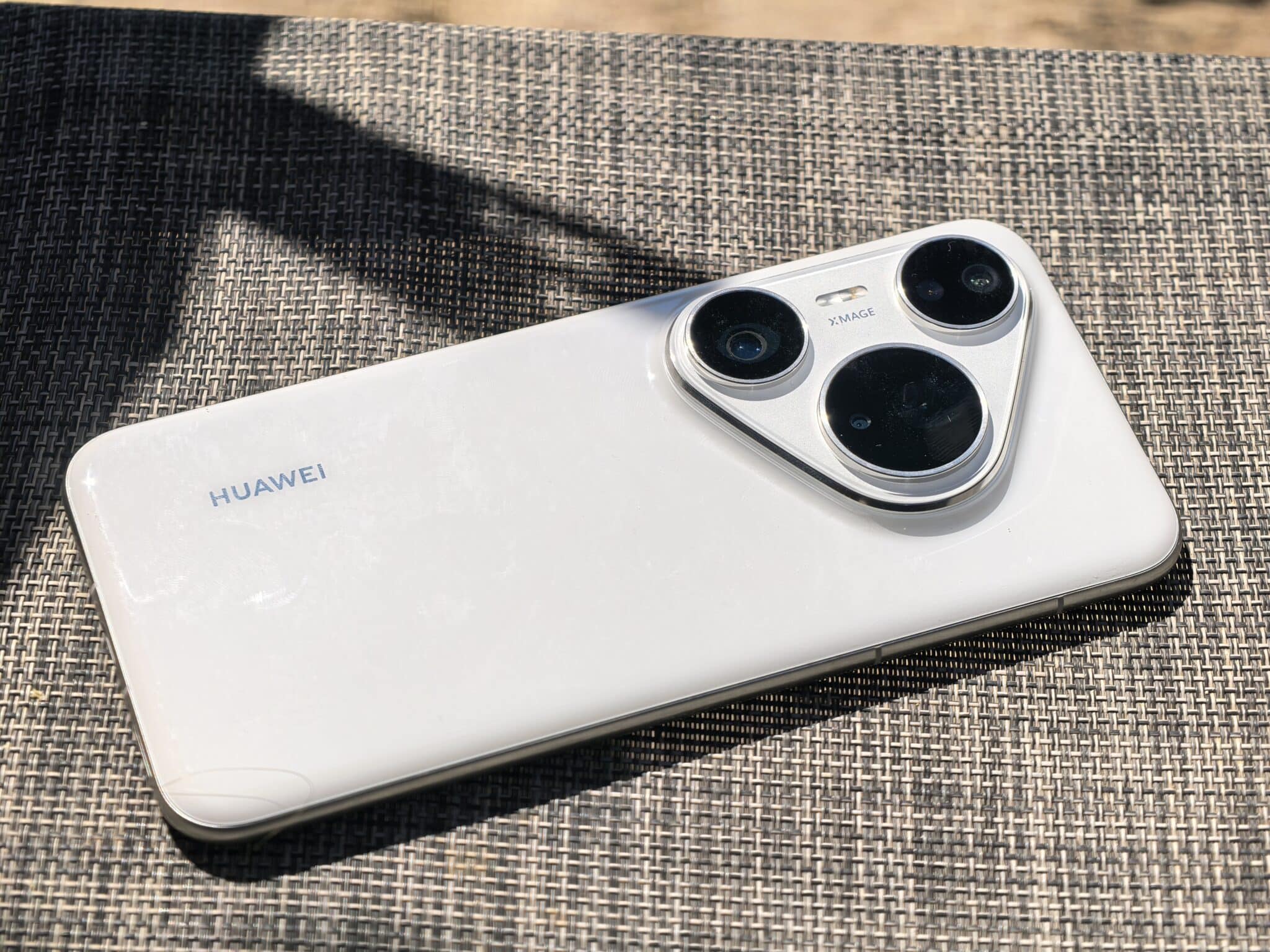 HUAWEI Pura 80 Pro: в сянката на Ultra, но с духа на истински флагман
