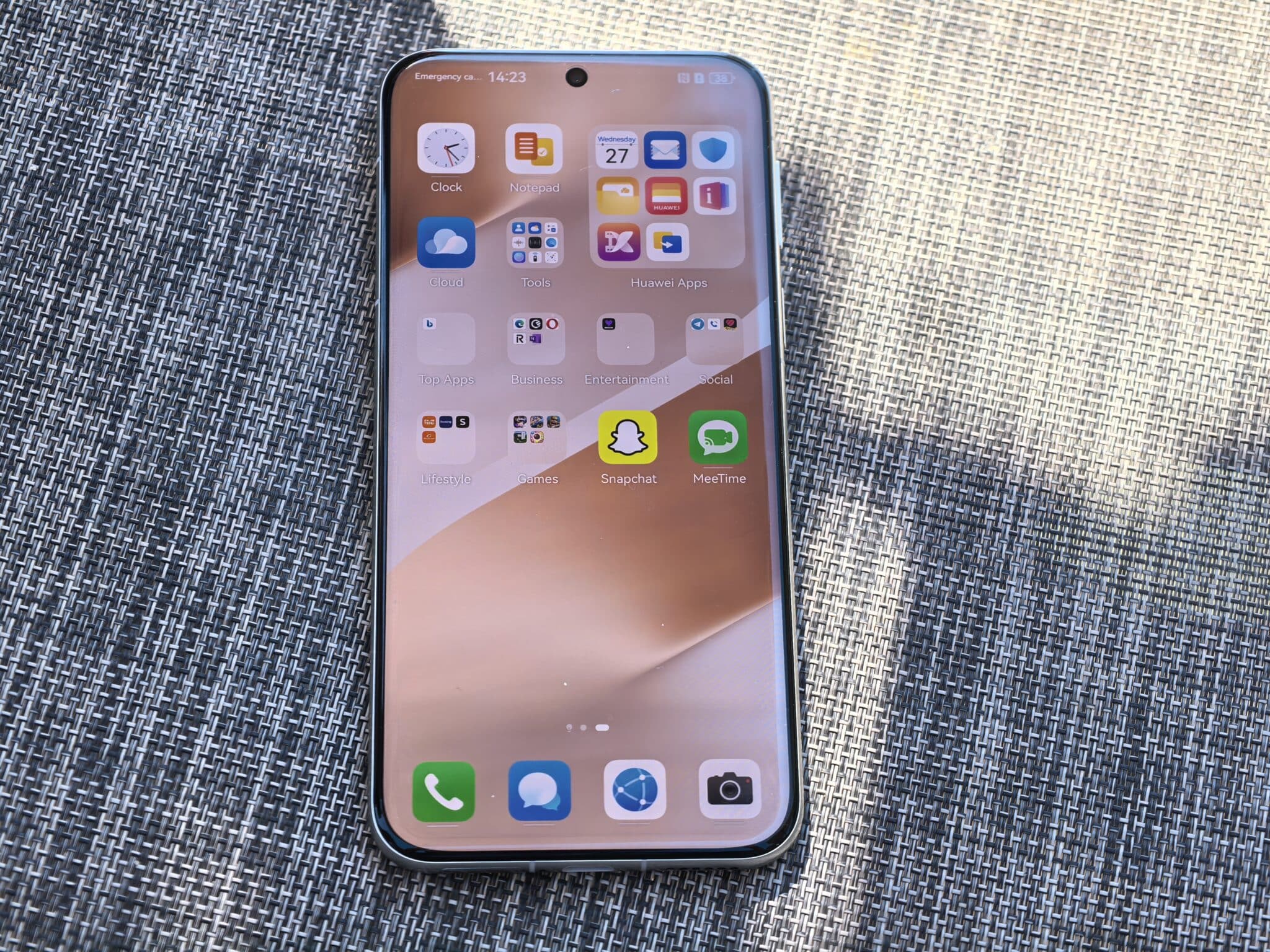 HUAWEI Pura 80 Pro: в сянката на Ultra, но с духа на истински флагман