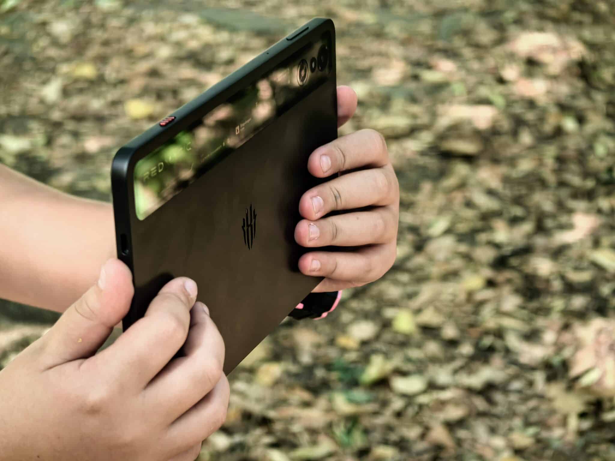 OLED, 165 Hz и Snapdragon 8 Elite: новият RedMagic Astra е мечта за геймъри