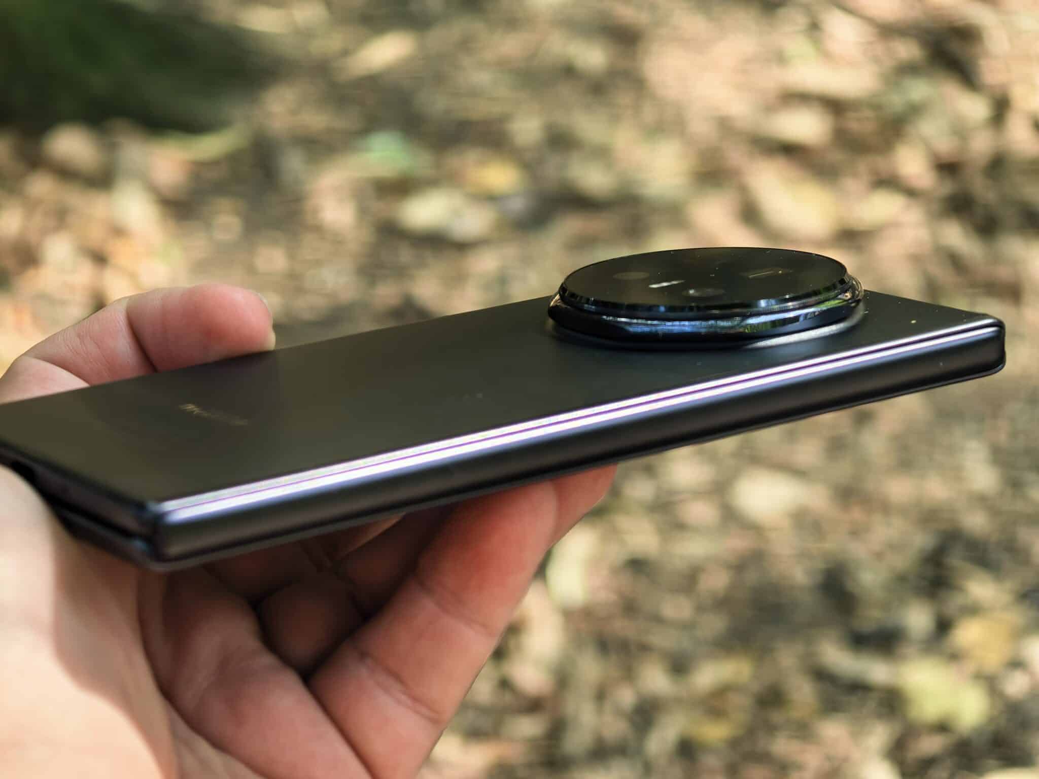 HONOR Magic V5: Толкова лек и мощен, че забравяш, че е сгъваем телефон