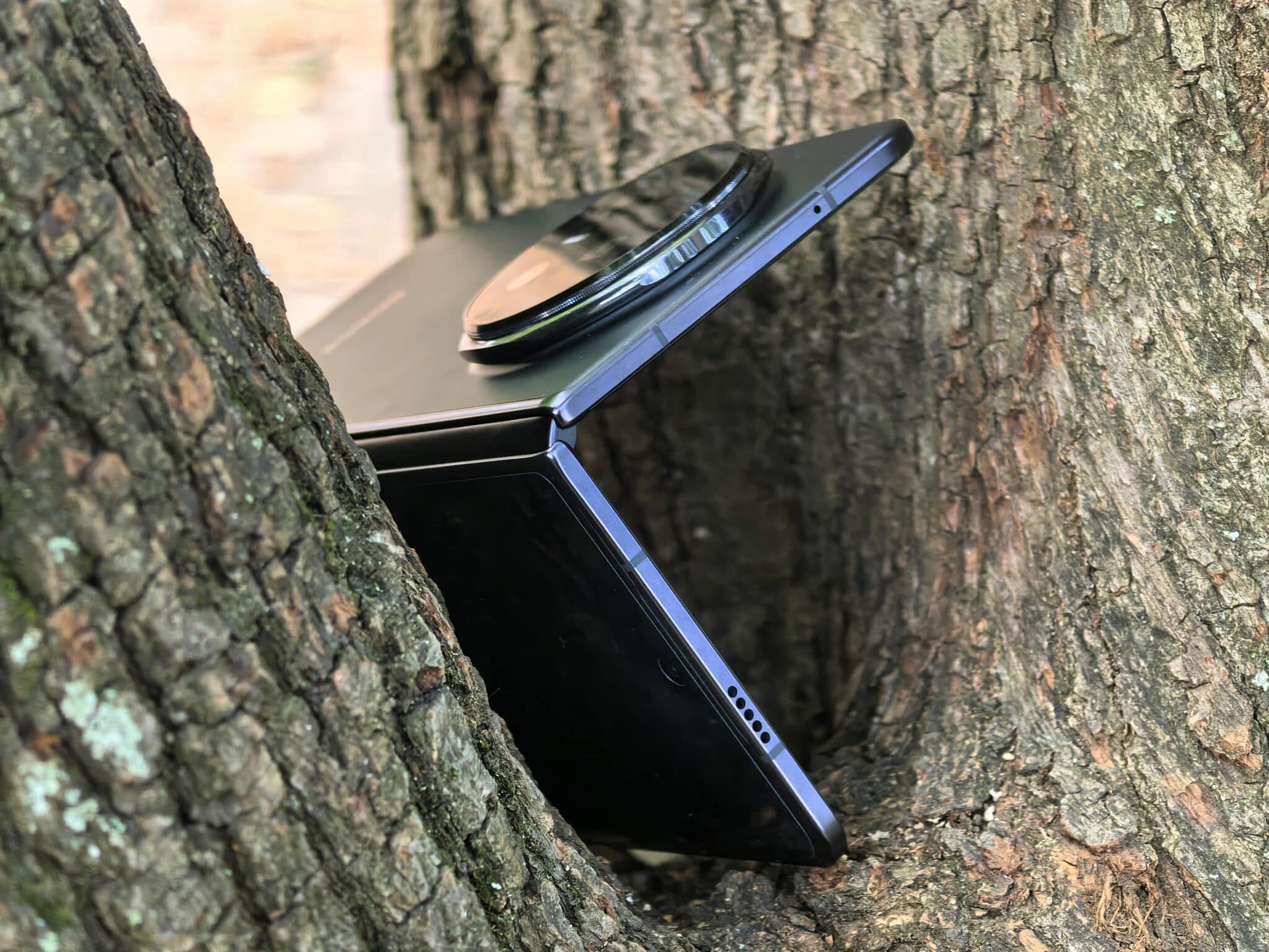 HONOR Magic V5: Толкова лек и мощен, че забравяш, че е сгъваем телефон