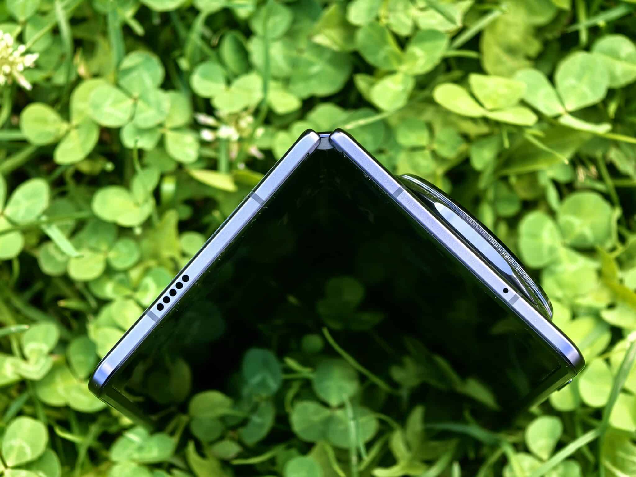 HONOR Magic V5: Толкова лек и мощен, че забравяш, че е сгъваем телефон