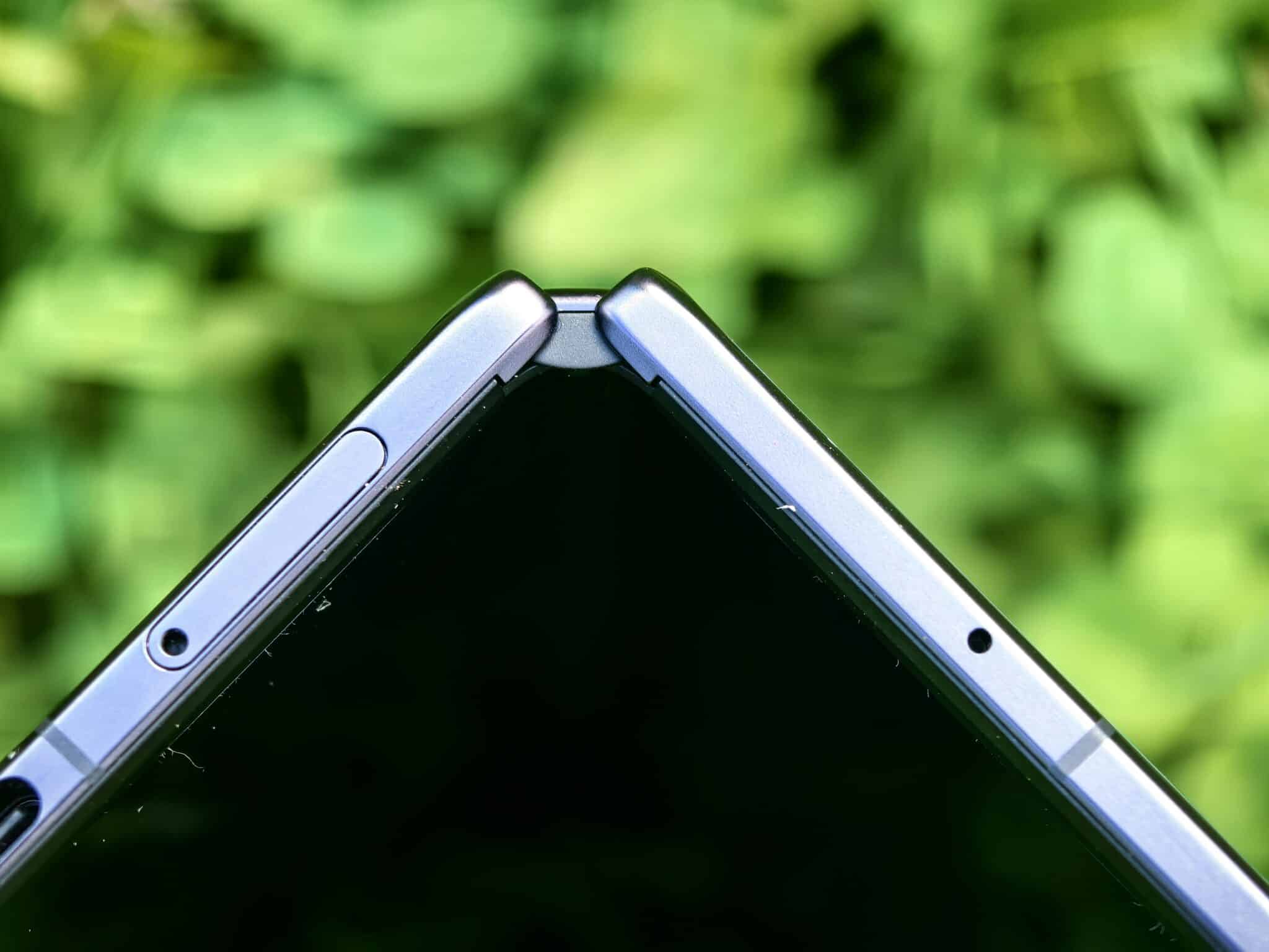 HONOR Magic V5: Толкова лек и мощен, че забравяш, че е сгъваем телефон