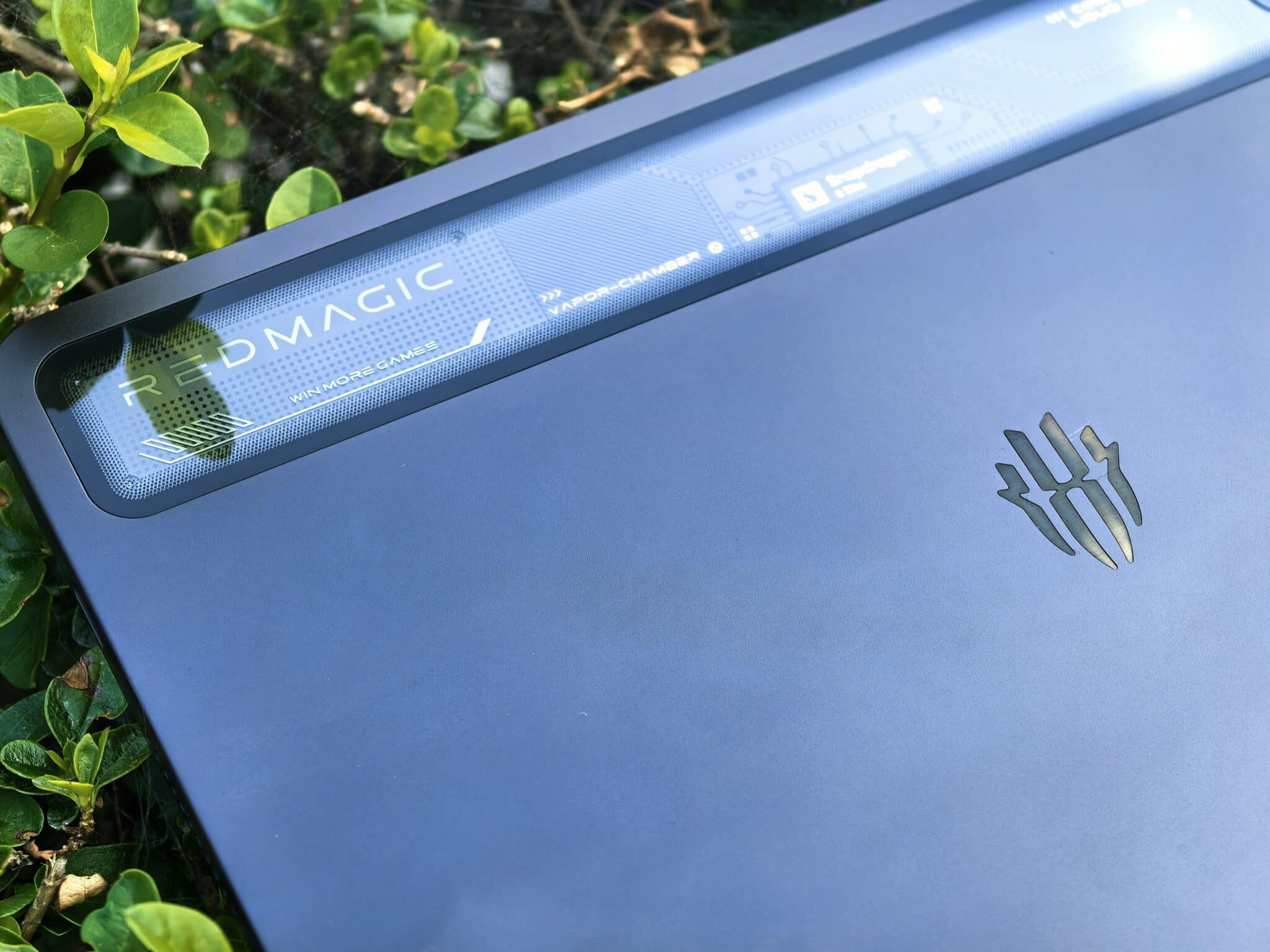 OLED, 165 Hz и Snapdragon 8 Elite: новият RedMagic Astra е мечта за геймъри