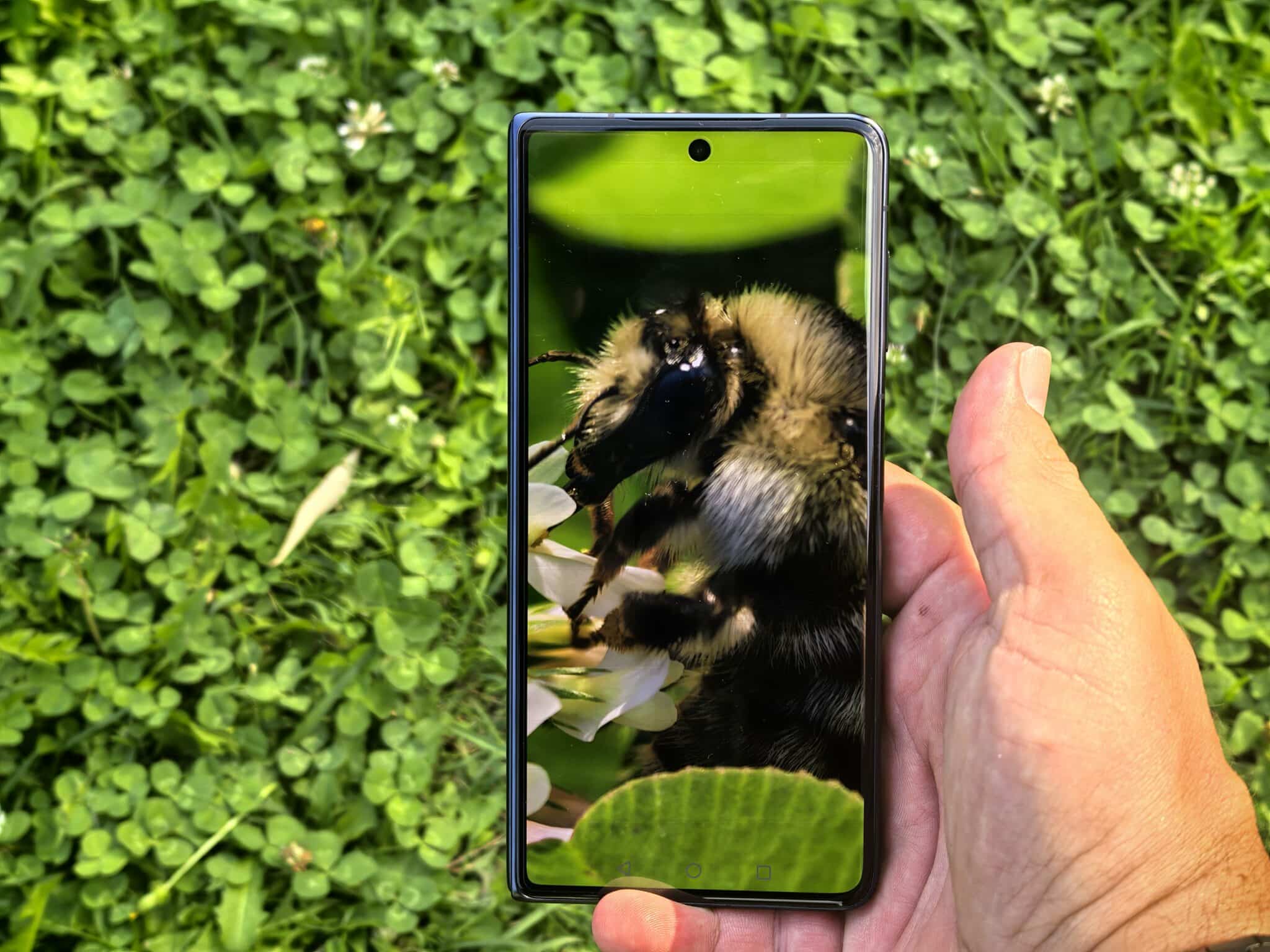 HONOR Magic V5: Толкова лек и мощен, че забравяш, че е сгъваем телефон
