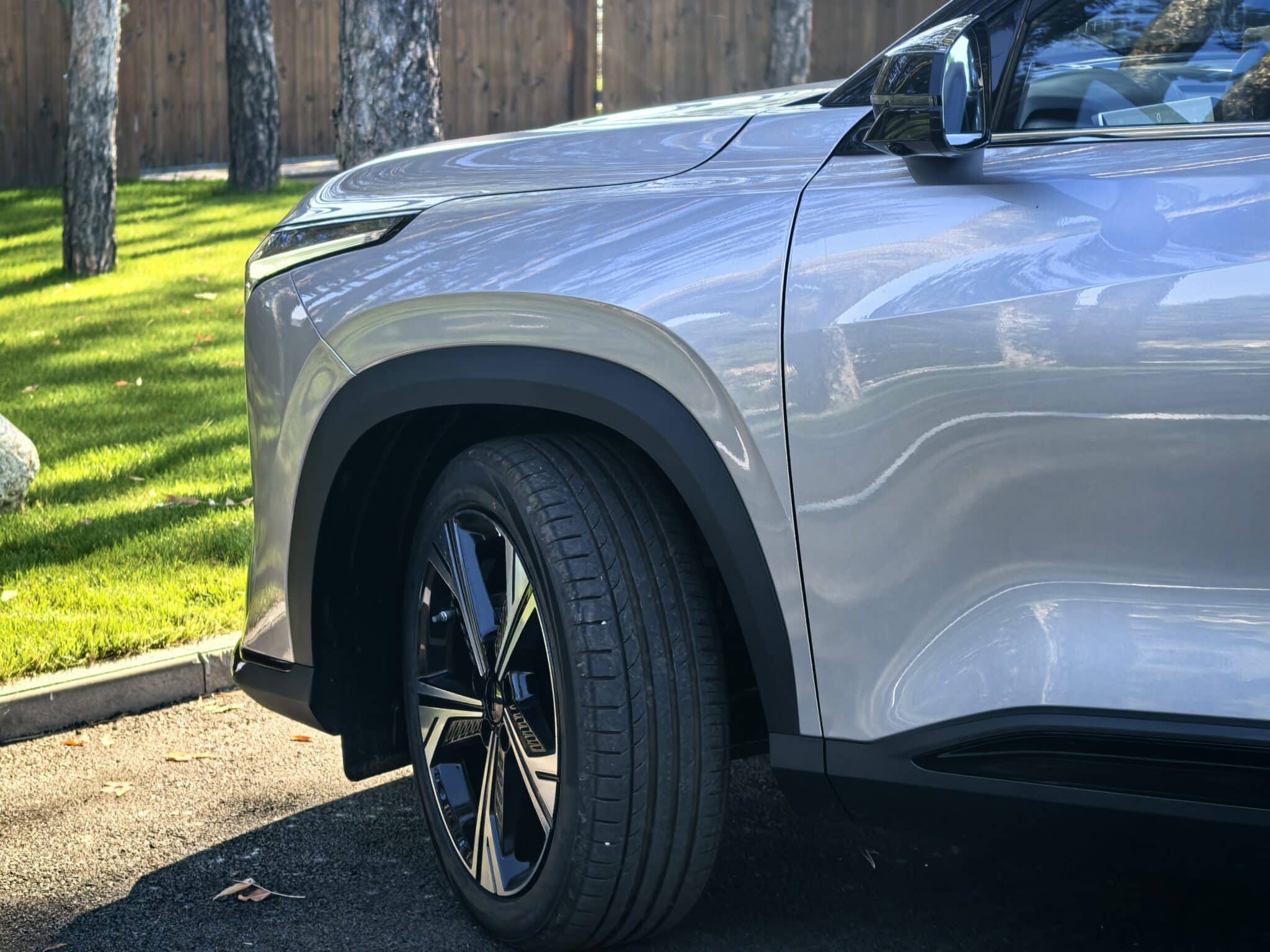 Geely в България: сателити, технологии и първи километри с новия Cityray