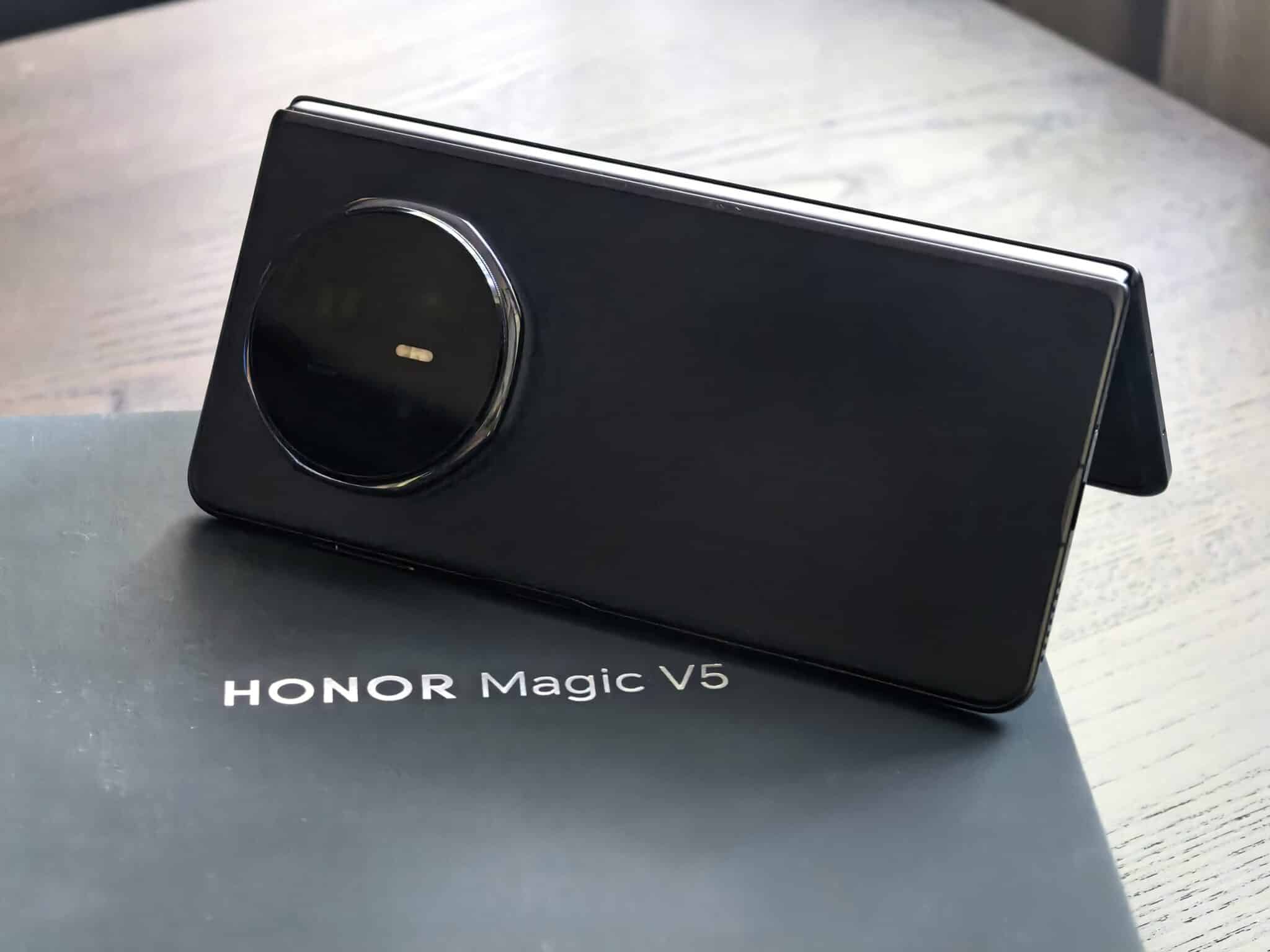 HONOR Magic V5: Толкова лек и мощен, че забравяш, че е сгъваем телефон