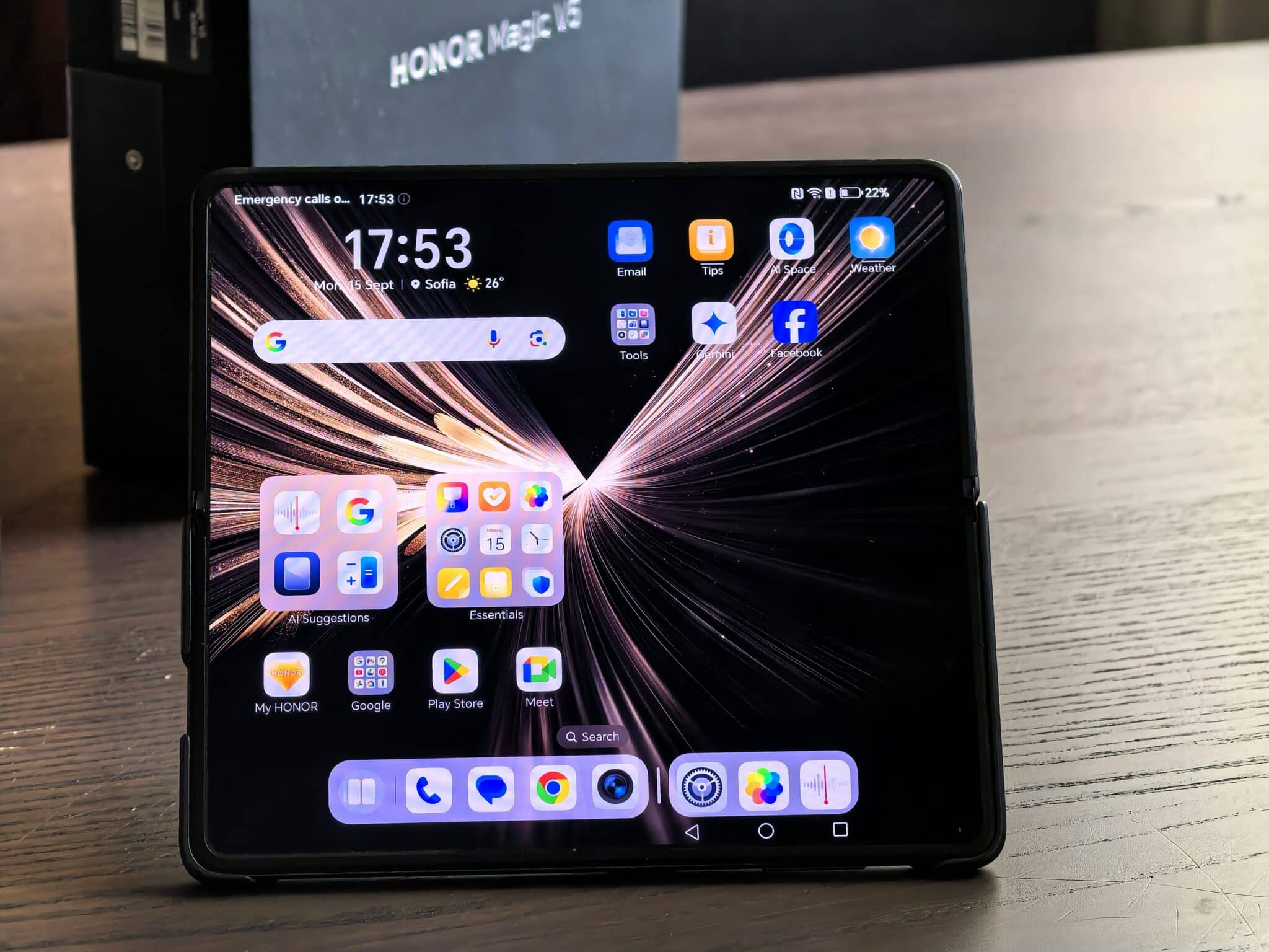 HONOR Magic V5: Толкова лек и мощен, че забравяш, че е сгъваем телефон