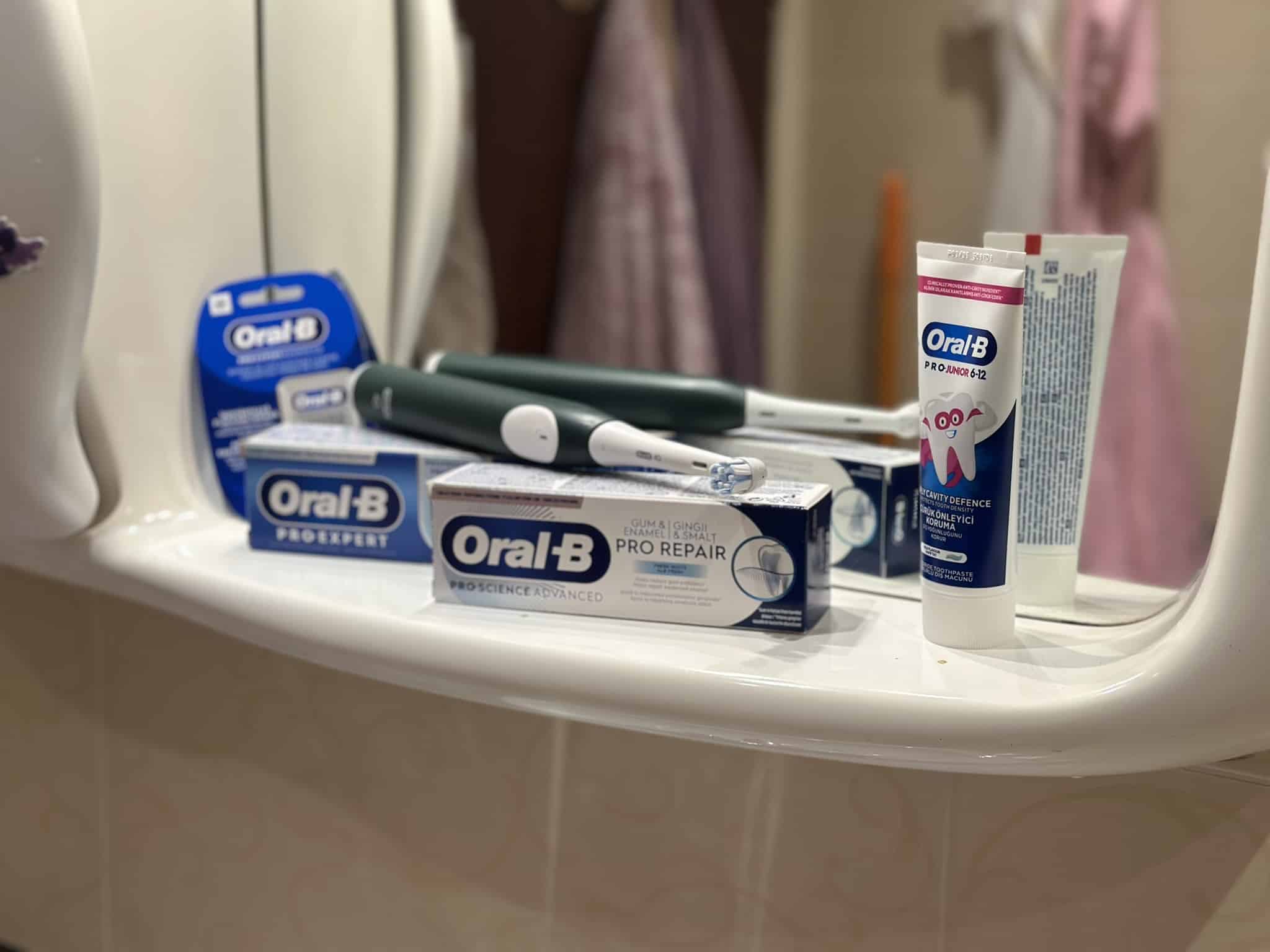 Oral-B iO2 и Vitality PRO Kids: Смарт четките, които направиха миенето на зъби по-умно, по-тихо и далеч по-забавно