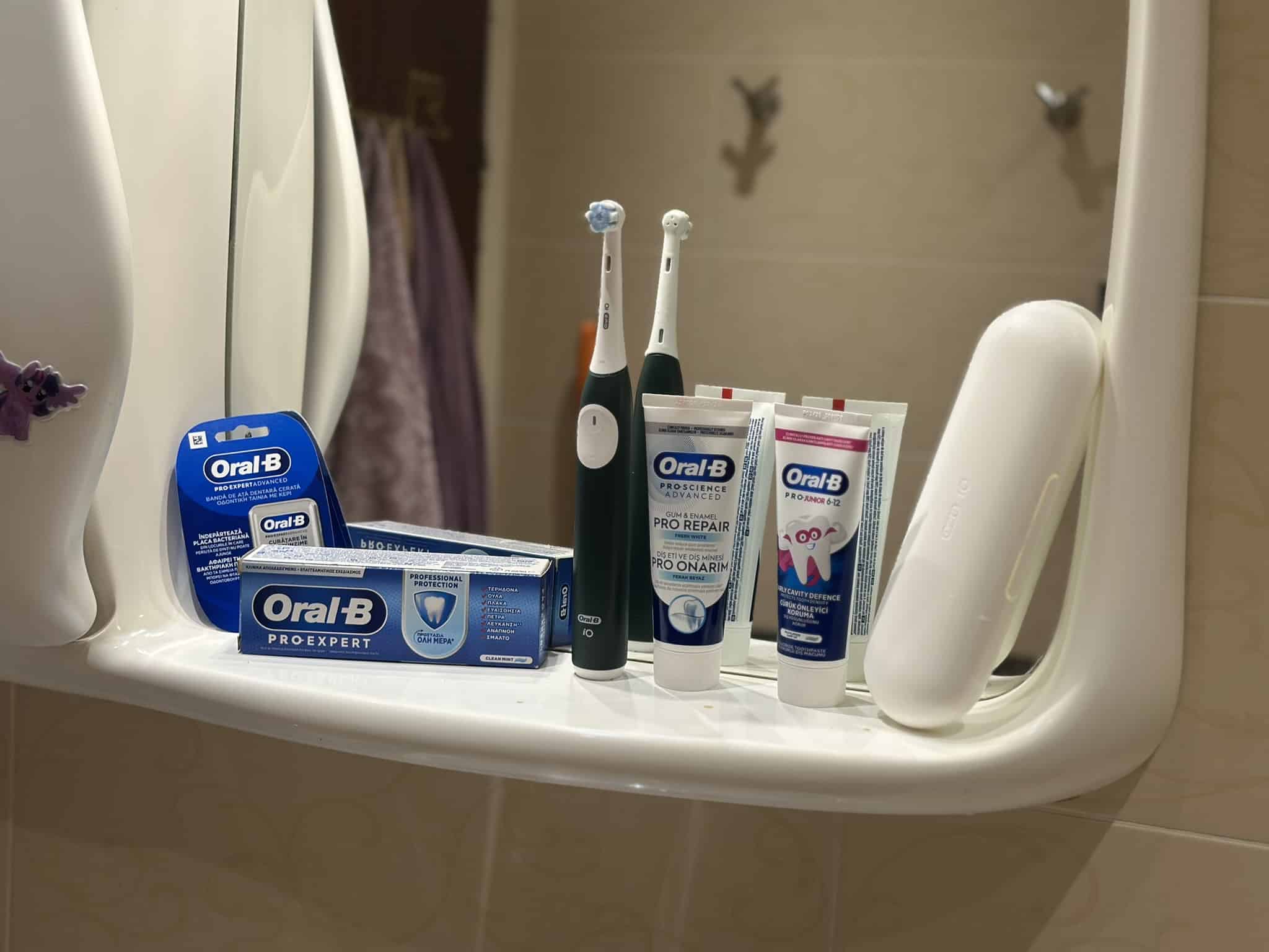 Oral-B iO2 и Vitality PRO Kids: Смарт четките, които направиха миенето на зъби по-умно, по-тихо и далеч по-забавно