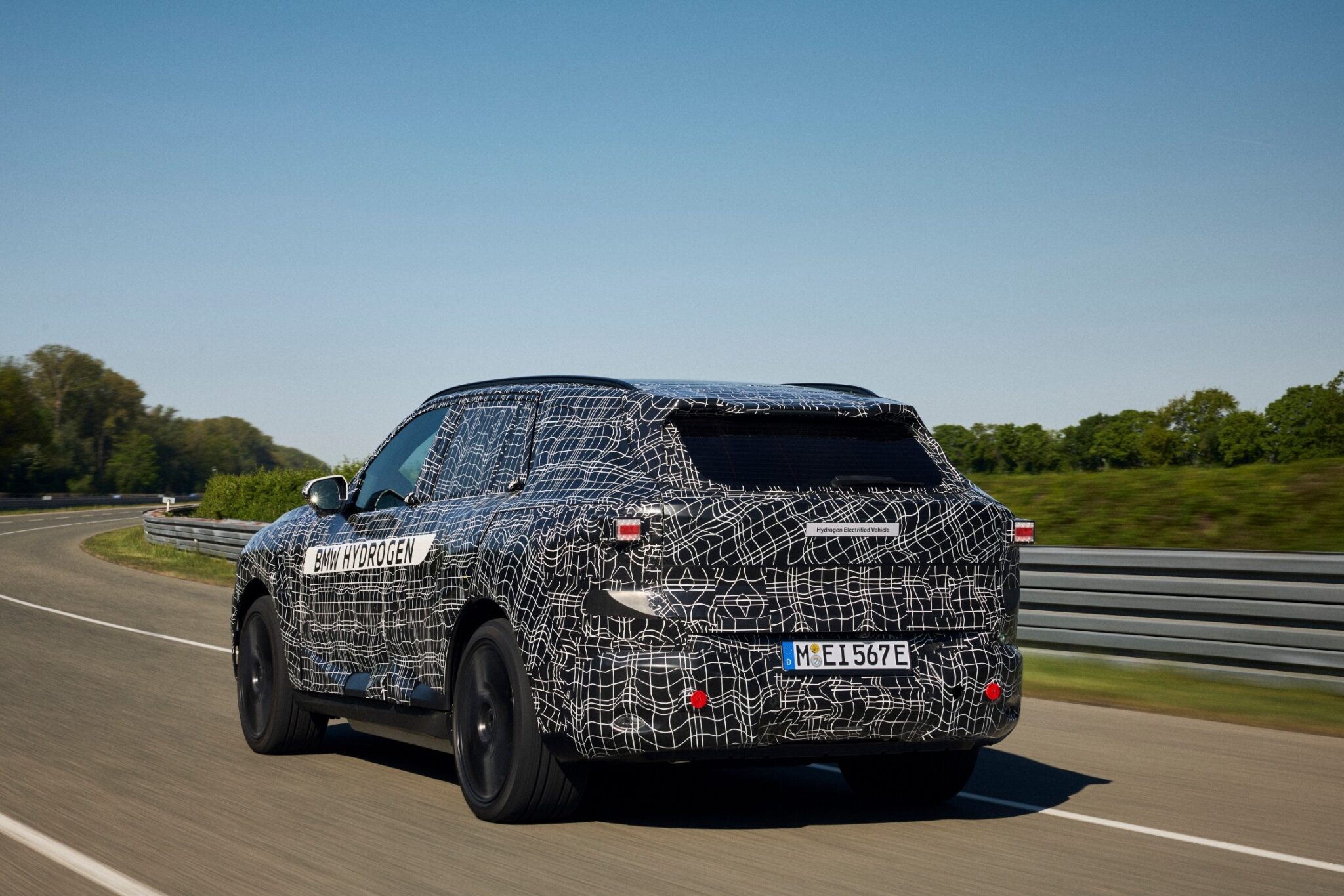 BMW X5: Пет технологии за задвижване и смел поглед към бъдещето на водорода