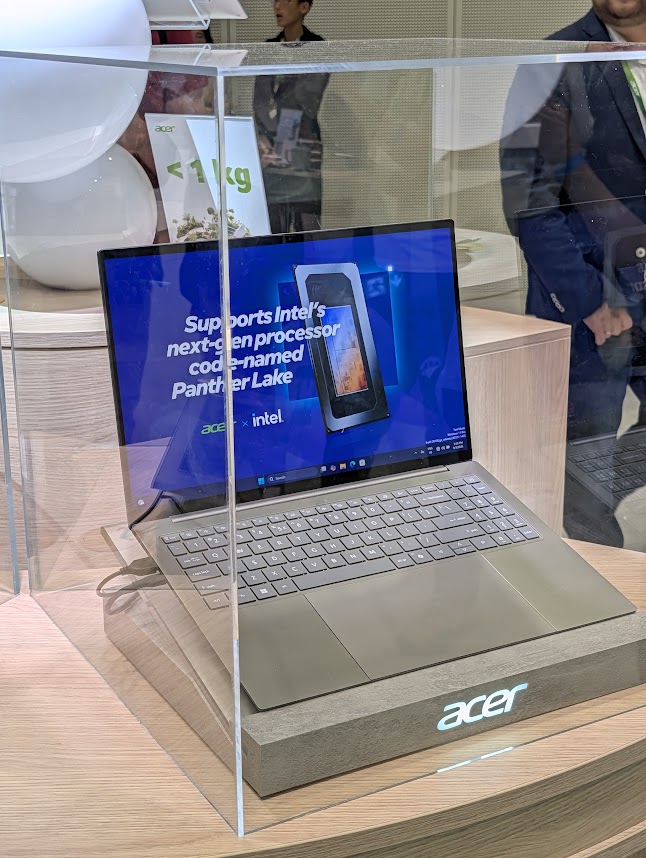 Как Acer гледа отвъд компютрите – ексклузивно интервю с президента на компанията за EMEA