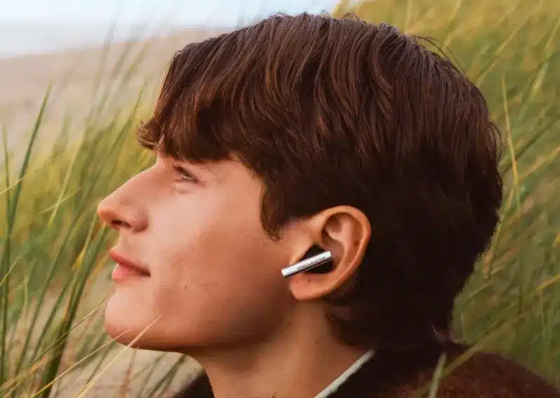 Bang & Olufsen пусна на пазара флагманските слушалки Beo Grace за 00 и калъф за тях на цена 0