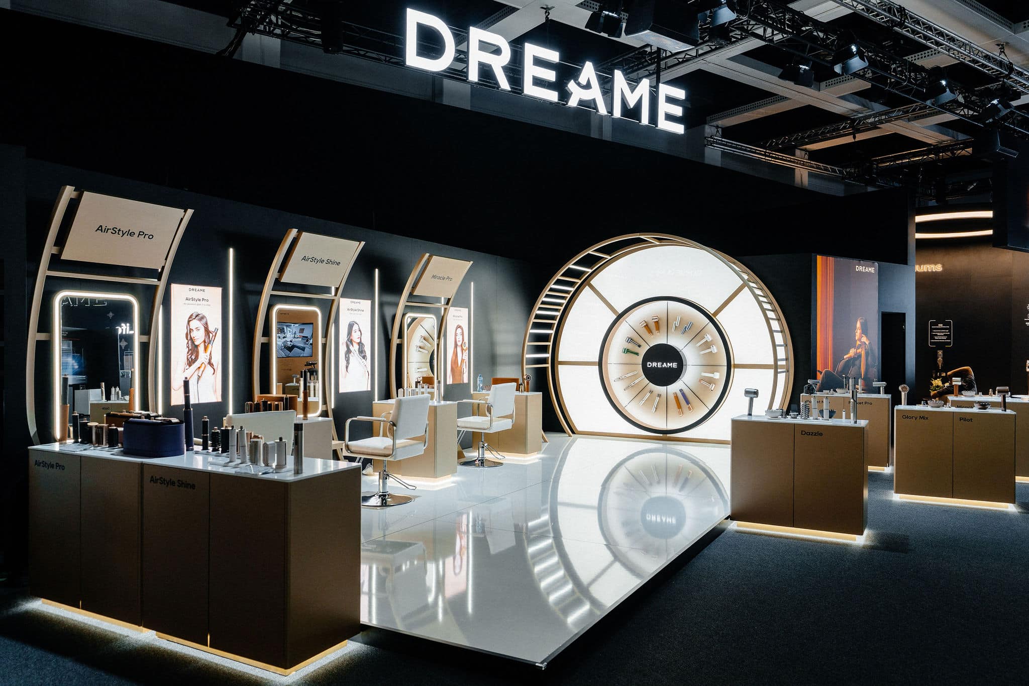 IFA 2025: Dreame пренаписа бъдещето на умния дом с роботи, които катерят стълби и мислят като хора