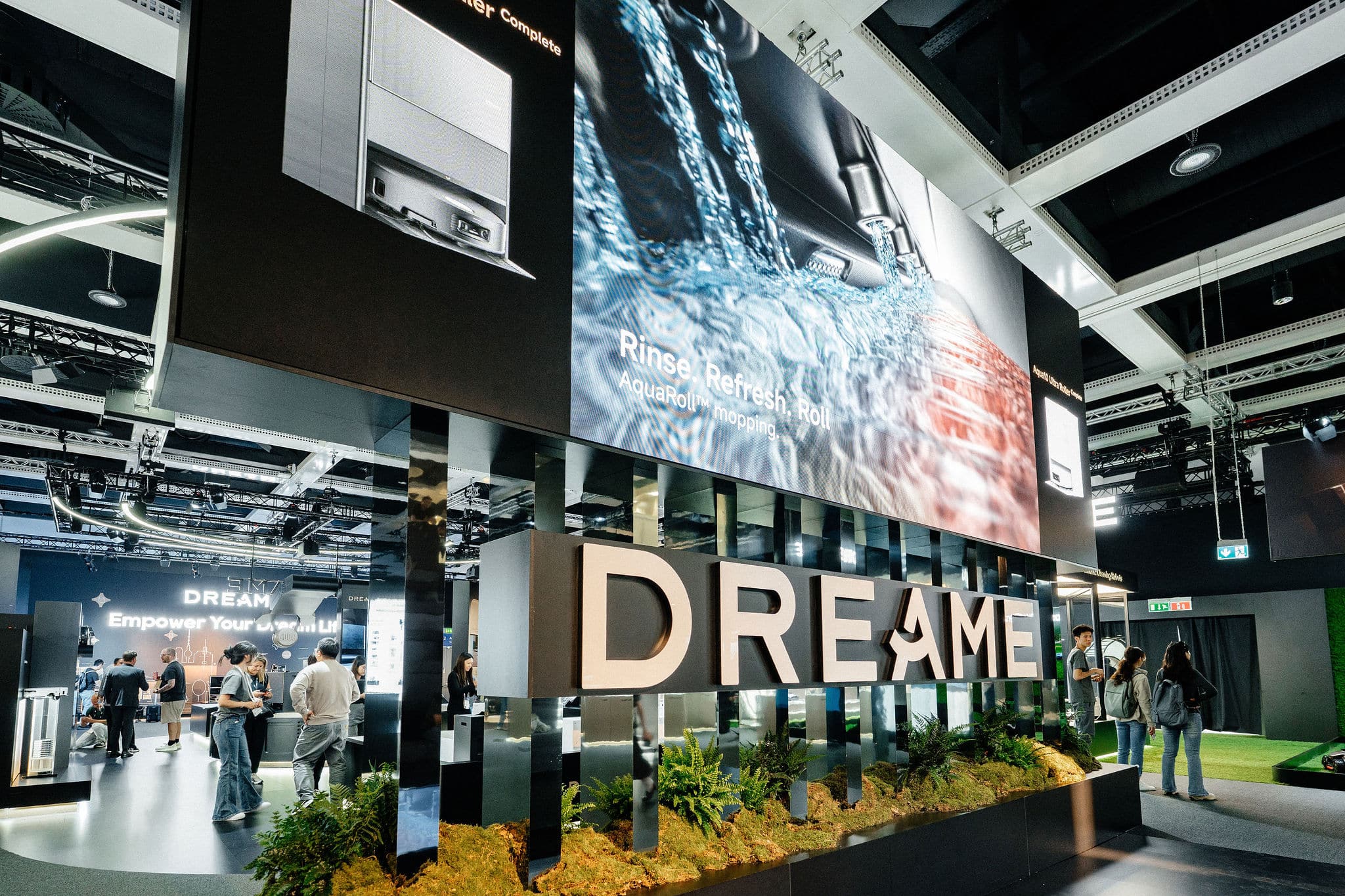 IFA 2025: Dreame пренаписа бъдещето на умния дом с роботи, които катерят стълби и мислят като хора