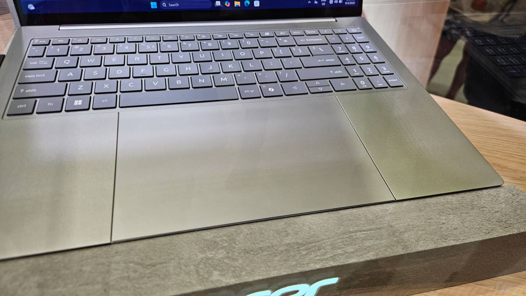 Acer представи Swift 16 AI – първия лаптоп, базиран на Intel Panther Lake с гигантски тъчпад