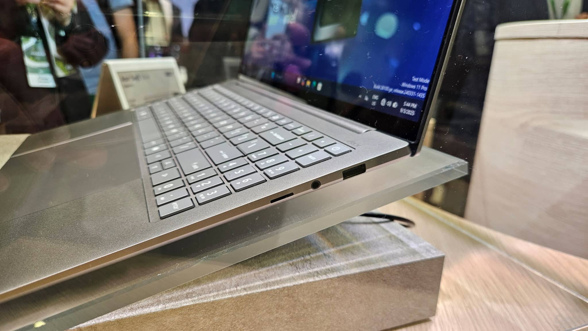 Acer представи Swift 16 AI – първия лаптоп, базиран на Intel Panther Lake с гигантски тъчпад