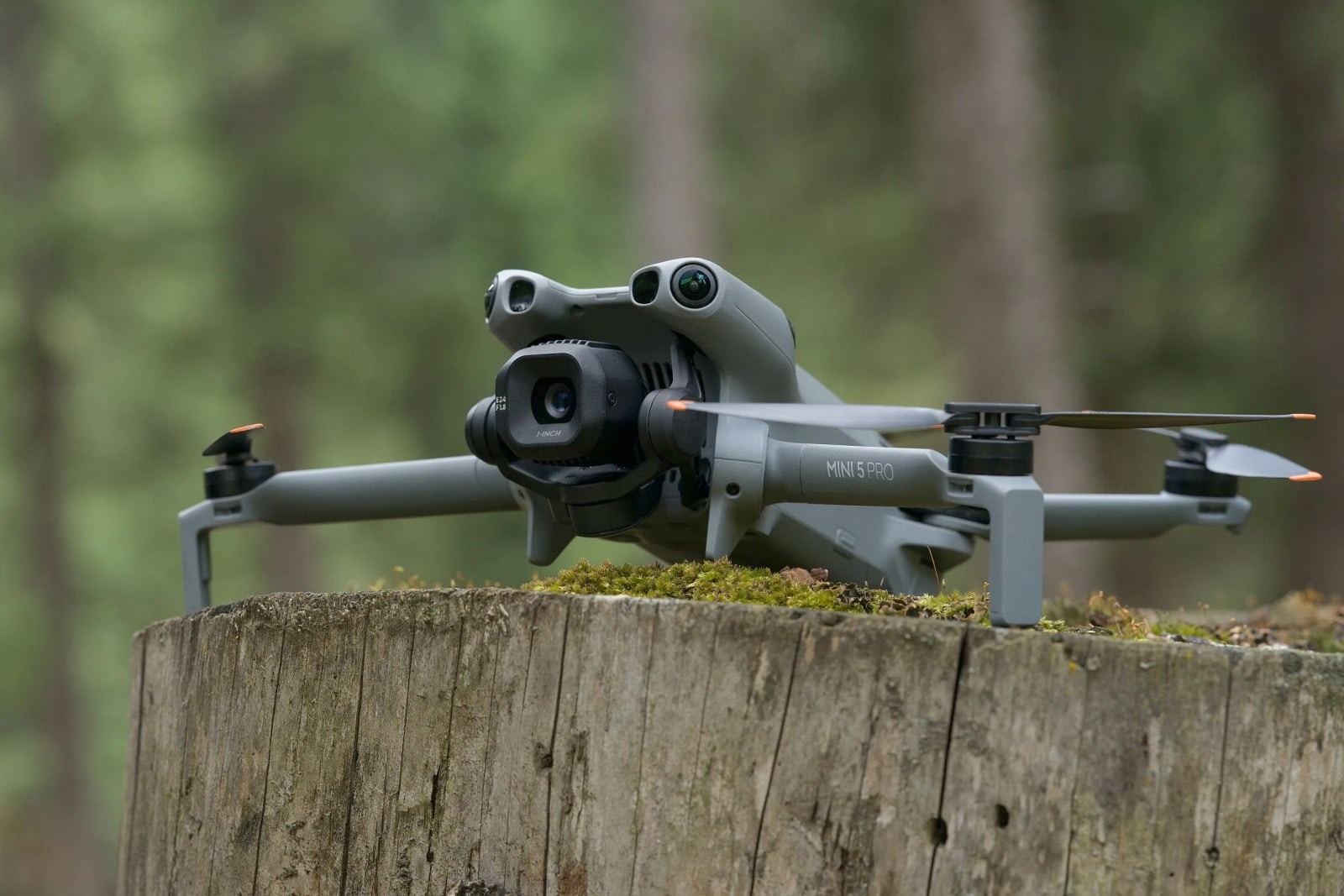 DJI представи компактния дрон Mini 5 Pro с 1-инчов сензор и подобрена автономност