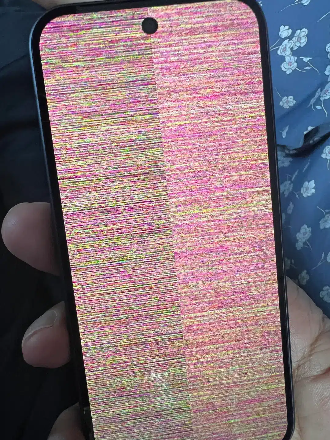 Скъпият нов Google Pixel 10 вече дава дефекти: масови оплаквания за екрана