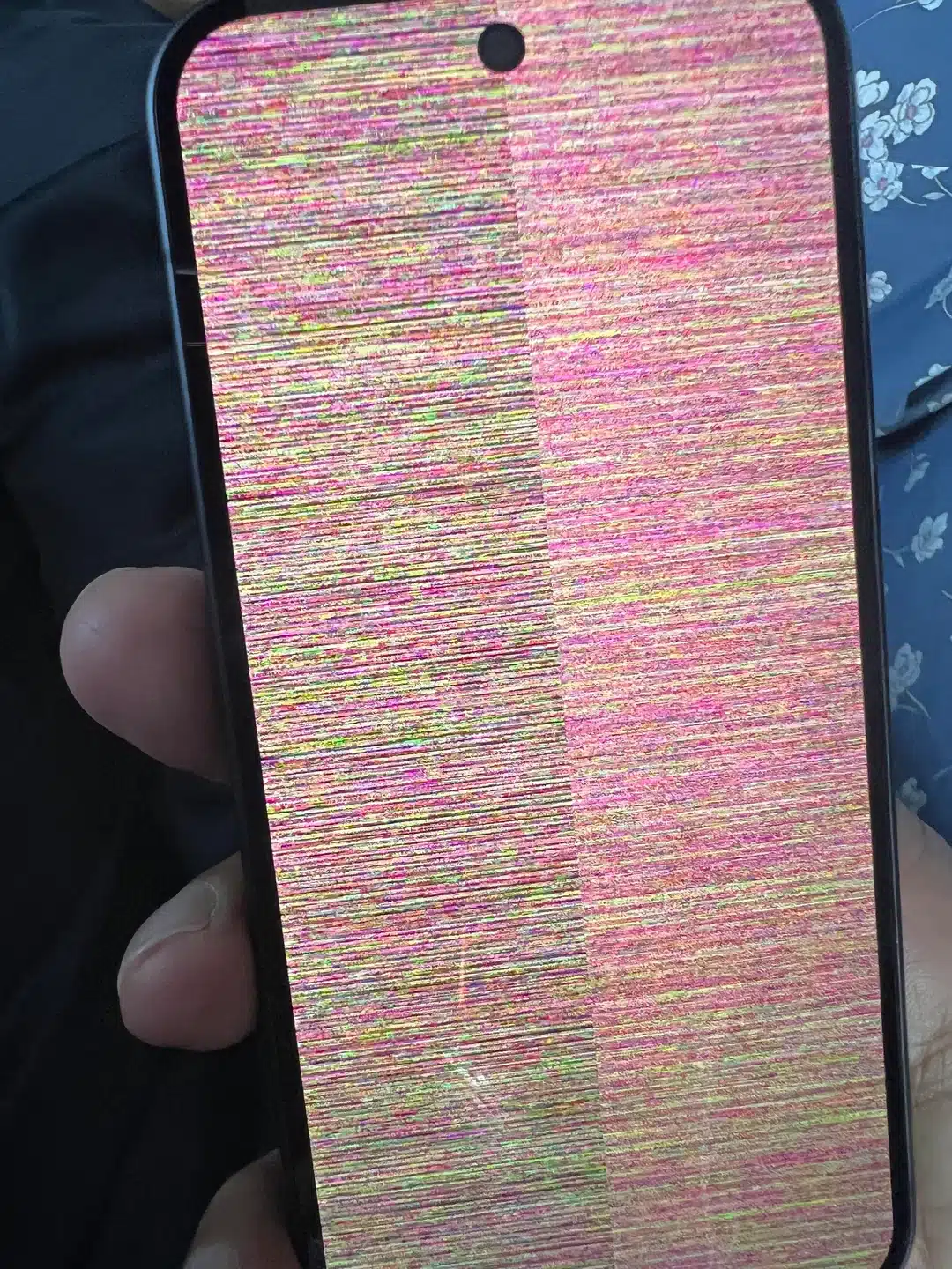 Скъпият нов Google Pixel 10 вече дава дефекти: масови оплаквания за екрана