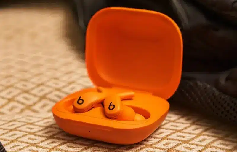 Apple представи слушалките Powerbeats Fit за 0 с гъвкав корпус за спорт и не само